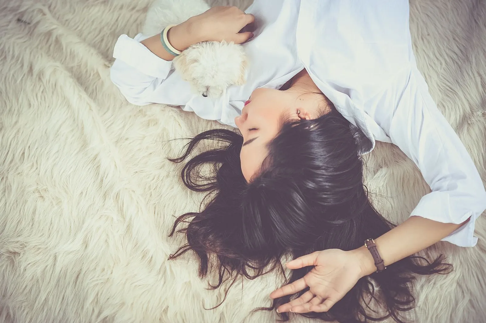 Bukan Pemalas, Ini 7 Alasan Pentingnya Tidur Siang Saat Jam Istirahat 