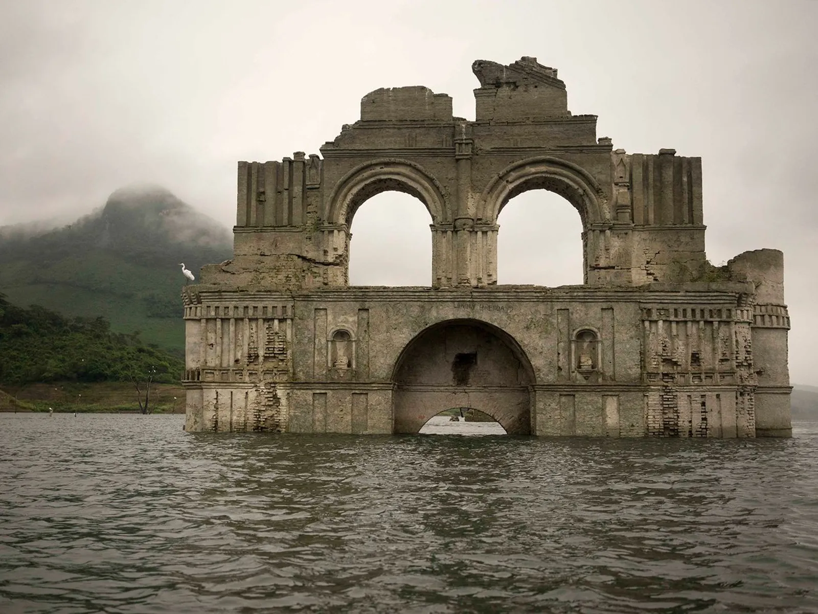 Sempat Tenggelam, 7 Tempat Menawan Ini Muncul Kembali ke Permukaan
