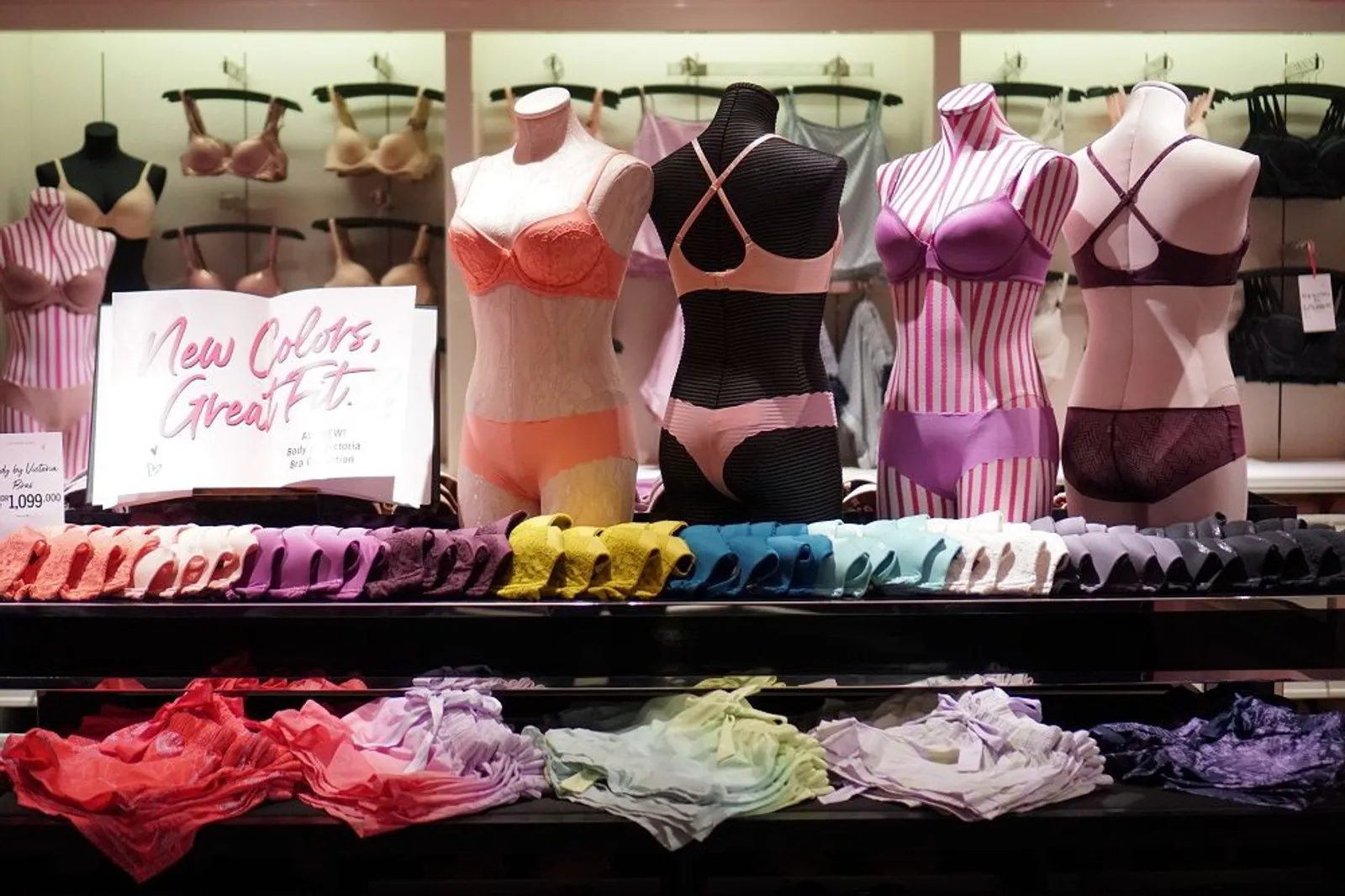 Yeay! Victoria's Secret Akhirnya Membuka Store Terbesarnya di Jakarta