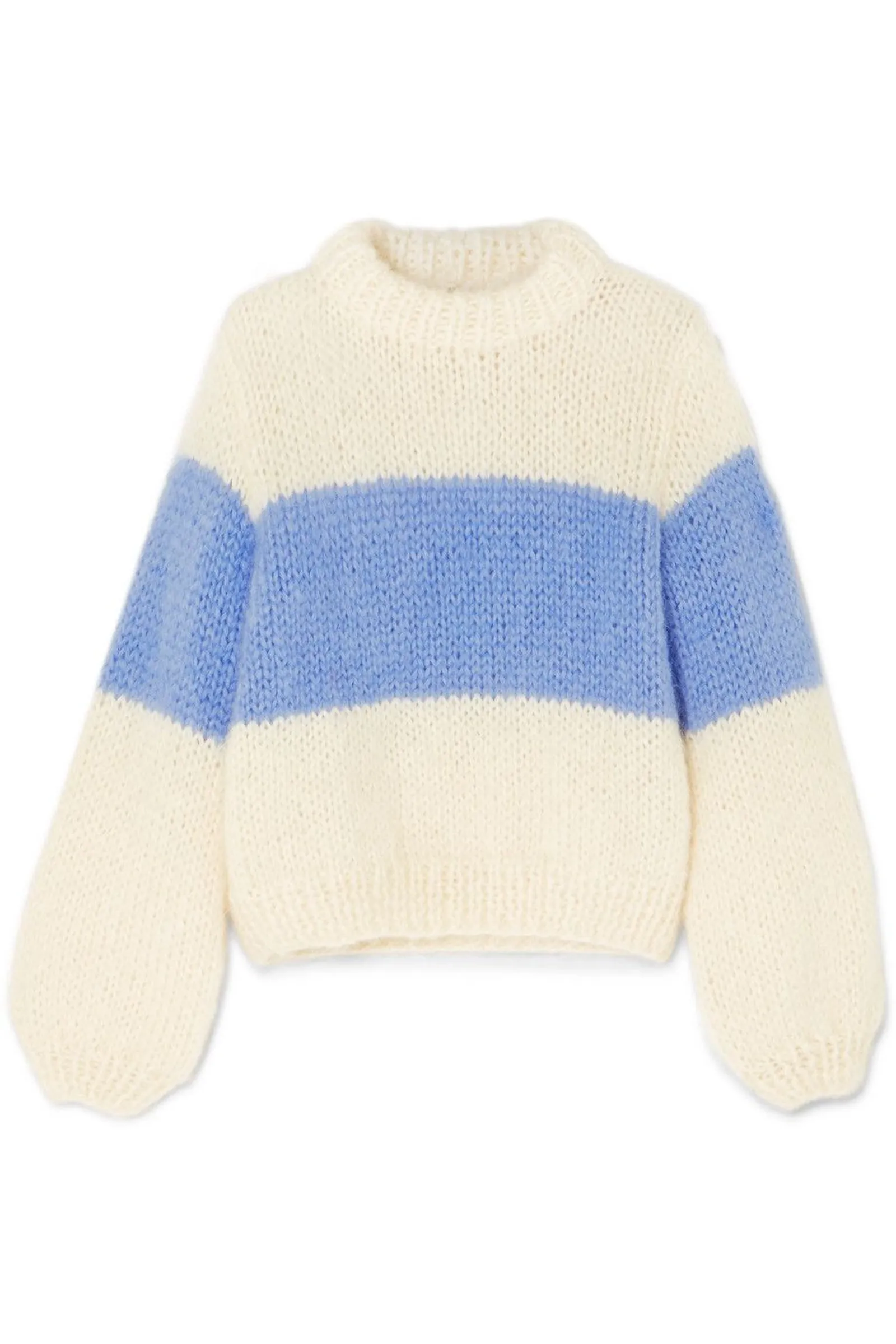 #PopbelaOOTD: Sweater Biru untuk Kesan yang Manis
