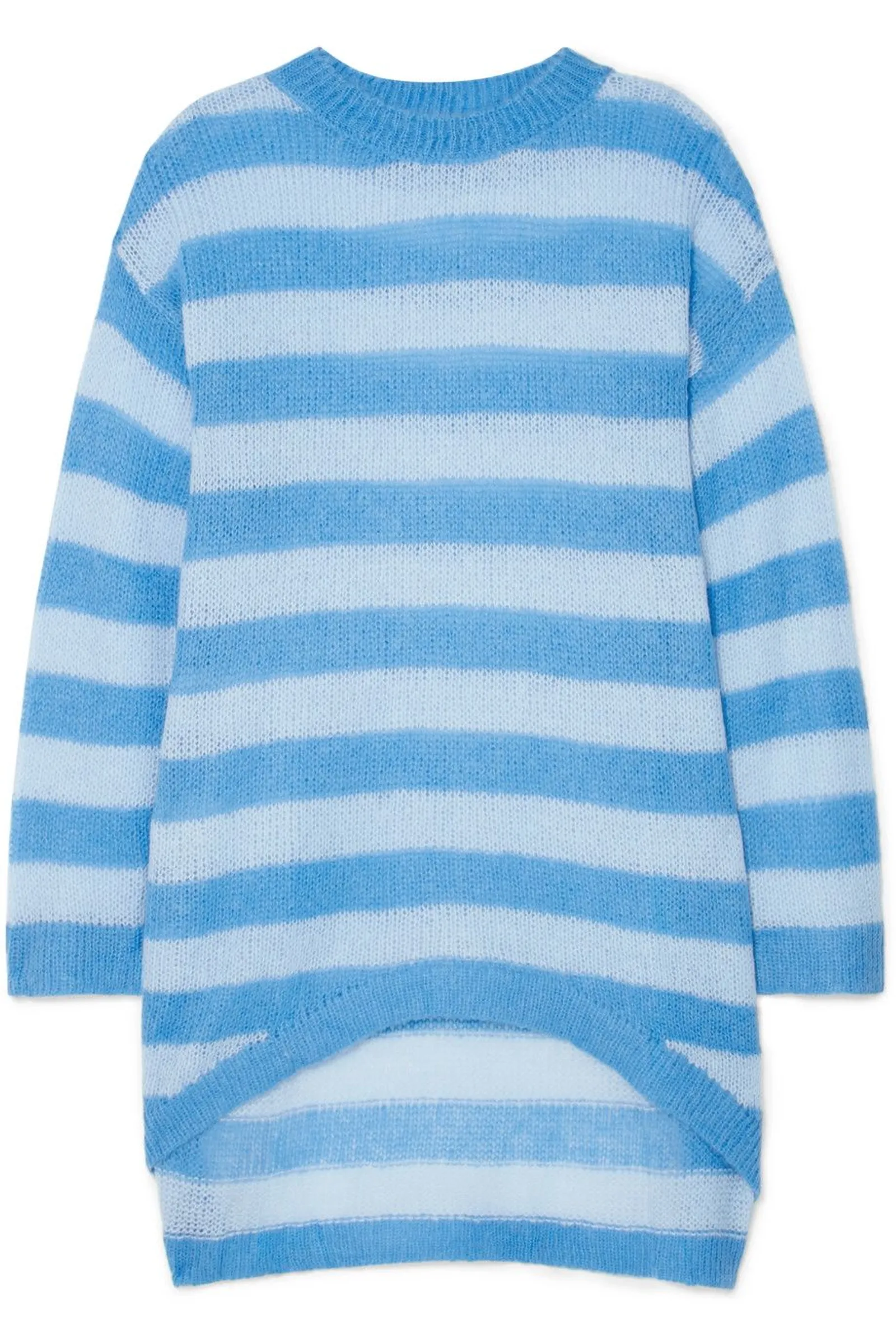 #PopbelaOOTD: Sweater Biru untuk Kesan yang Manis