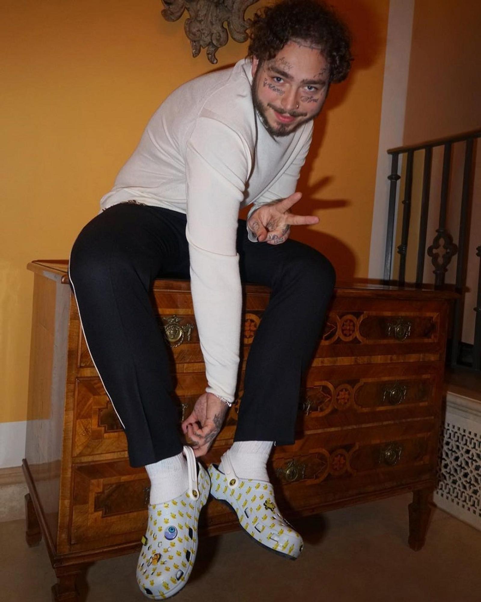 Koleksi Kolaborasi Post Malone x Crocs 'Ludes' Dalam Sekejap