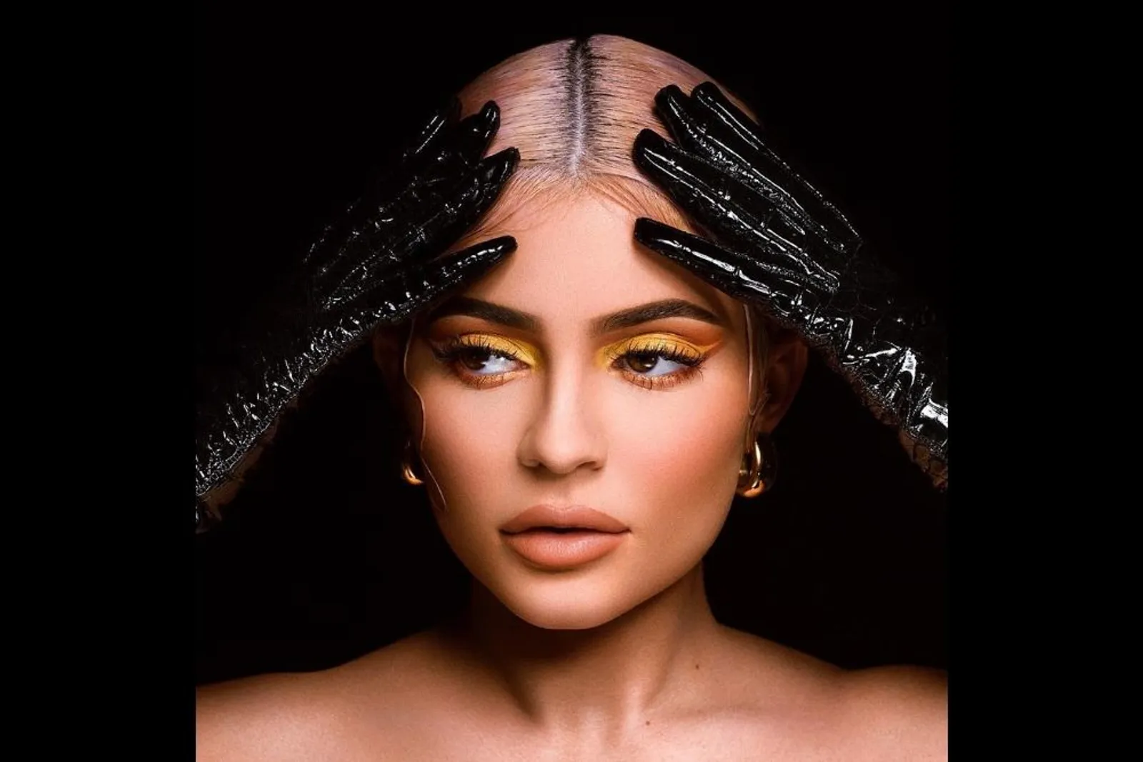 Katanya Kylie Jenner Segera Luncurkan Lini Skincare, Benar Nggak Ya?