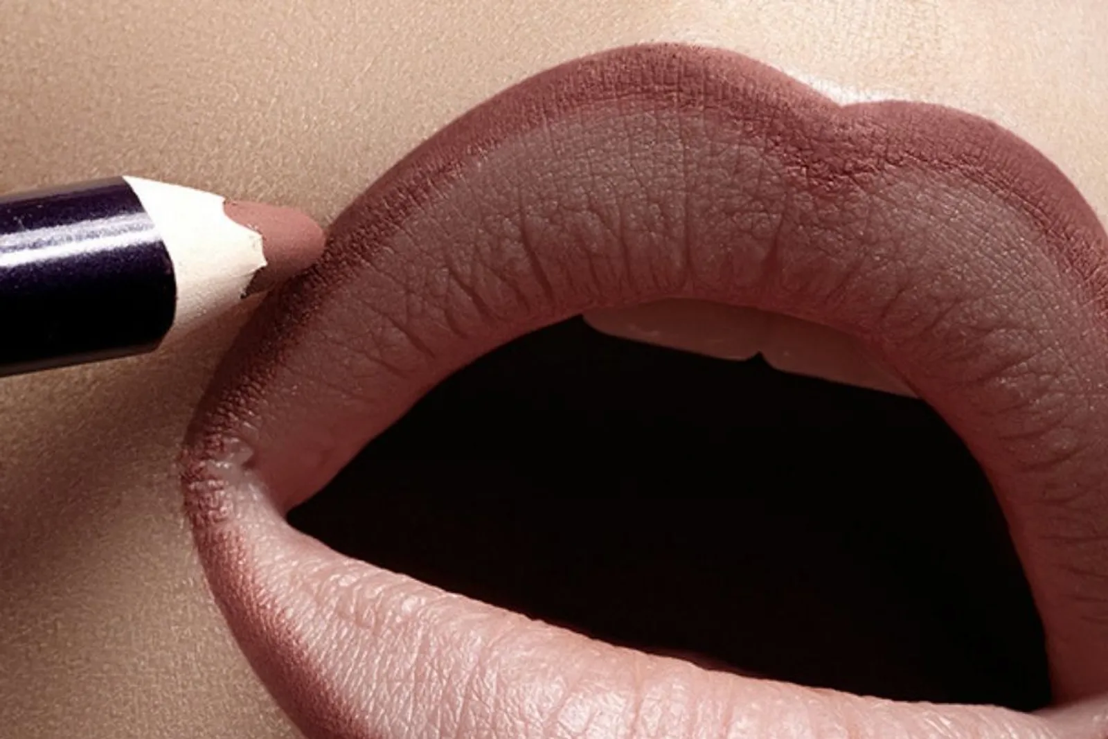 Cara Alami Membuat Bibir Terlihat Seperti Kylie Jenner 