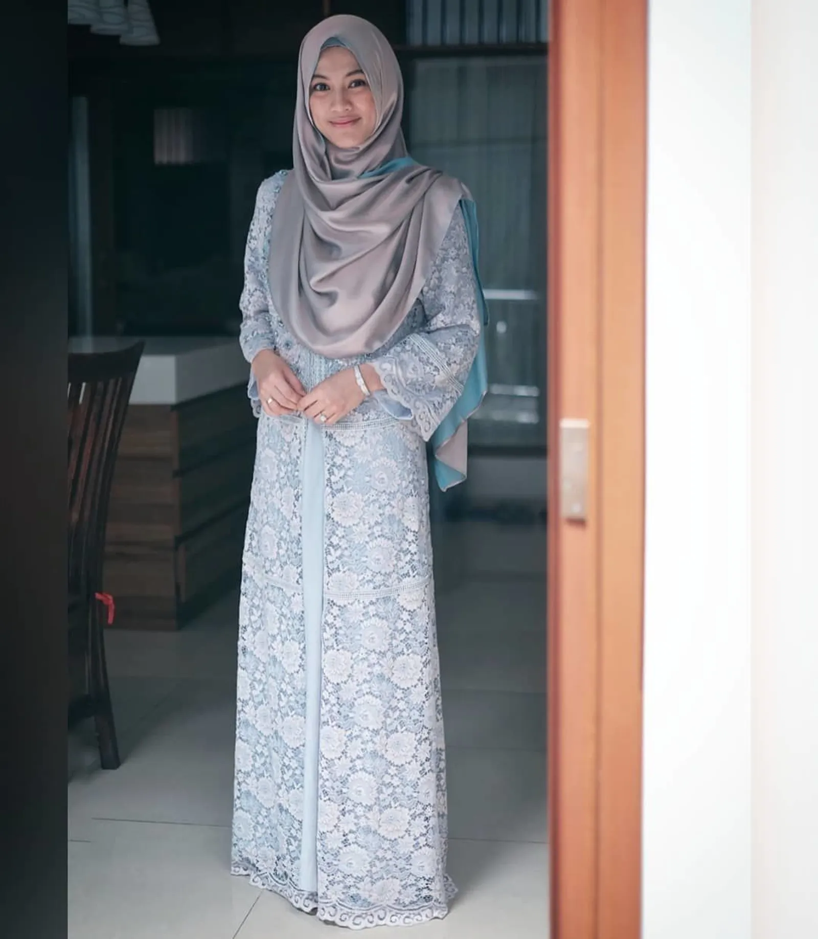 5 Model Kebaya Hijab a la Selebriti Agar Penampilanmu Lebih Up-to-Date
