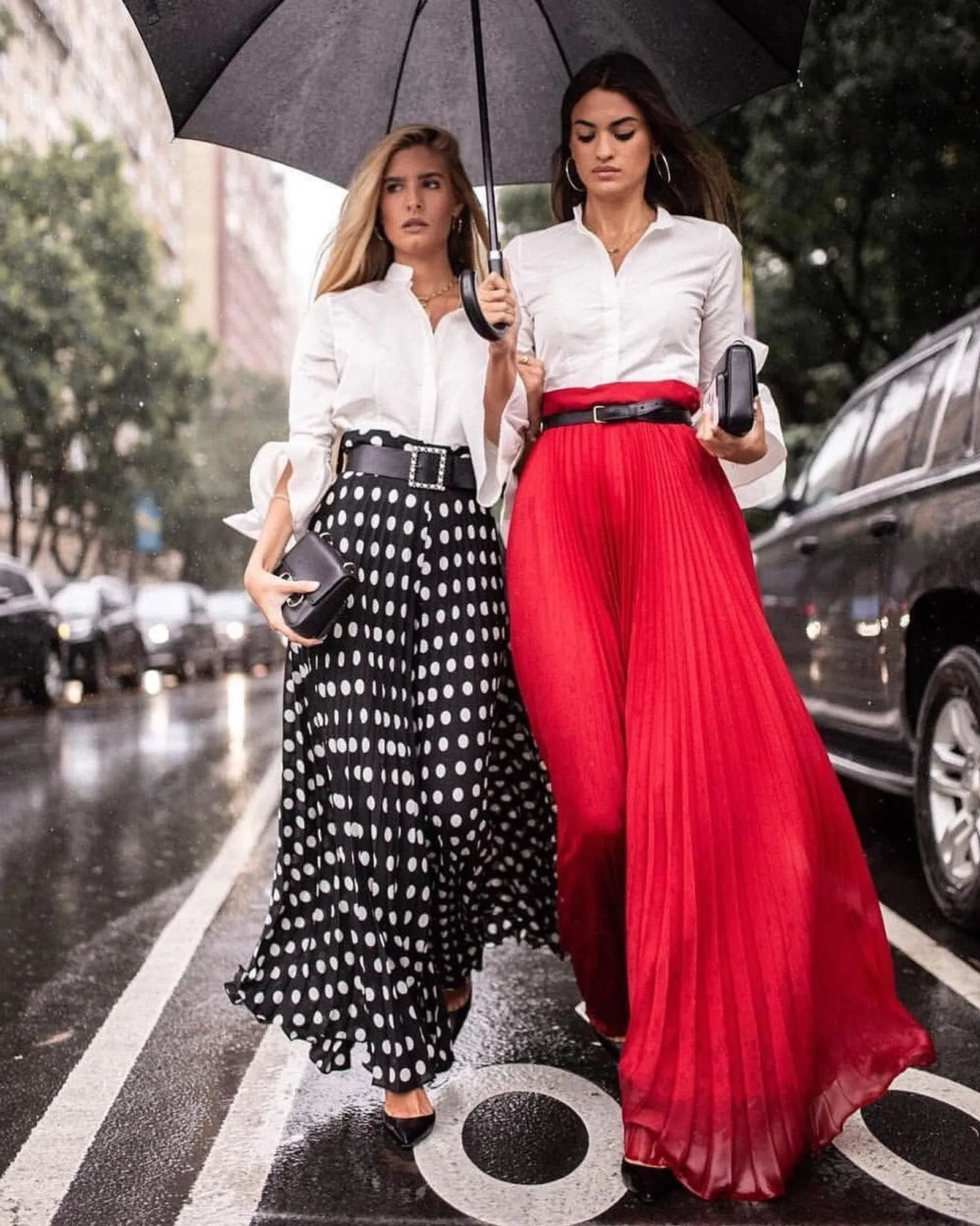 Fashion Musim Hujan! 5 Item yang Akan Buat Kamu Keren