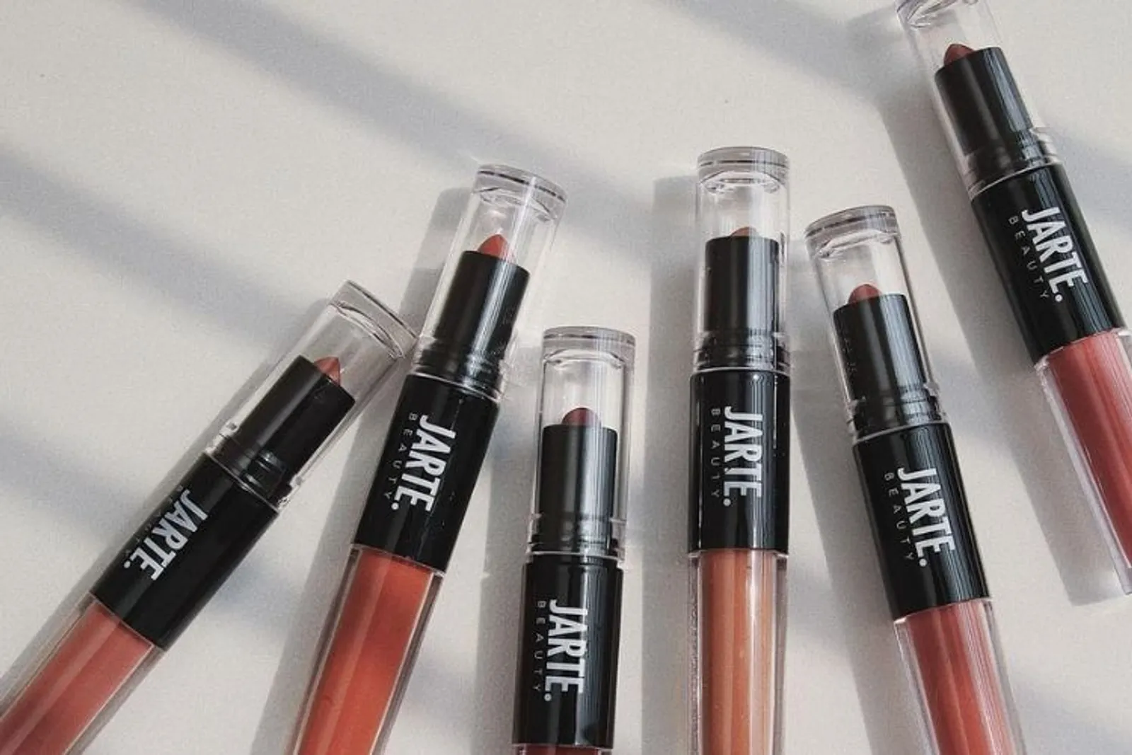 Unik! Brand Lokal Ini Hadirkan Lipstik 2in1 yang Wajib Kamu Punya