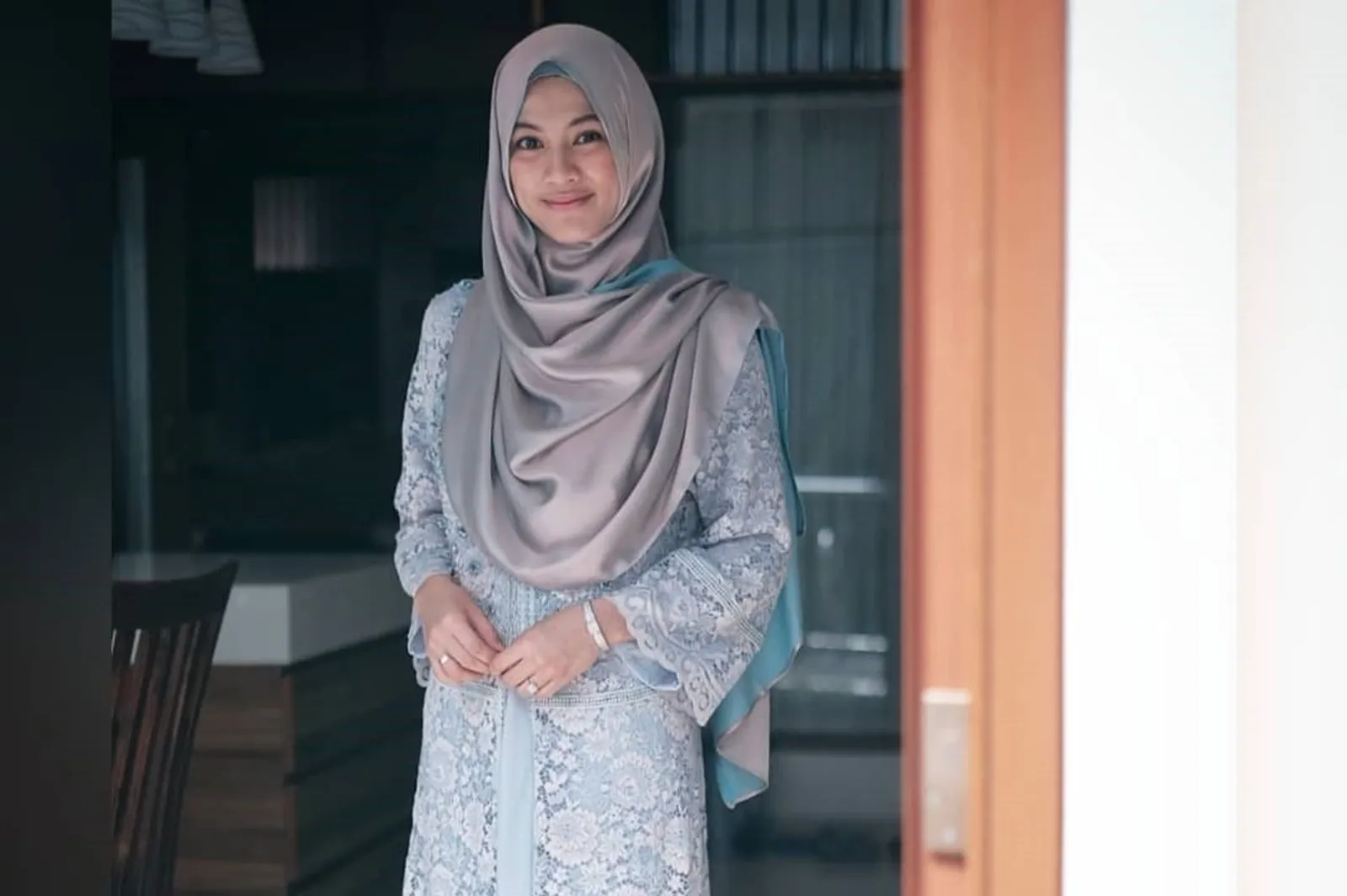 5 Model Kebaya Hijab a la Selebriti Agar Penampilanmu Lebih Up-to-Date
