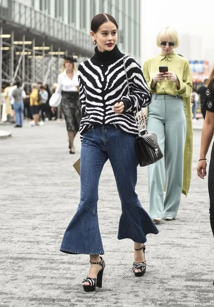 7 Cara Styling Sweater + Jeans yang Paling Trendi