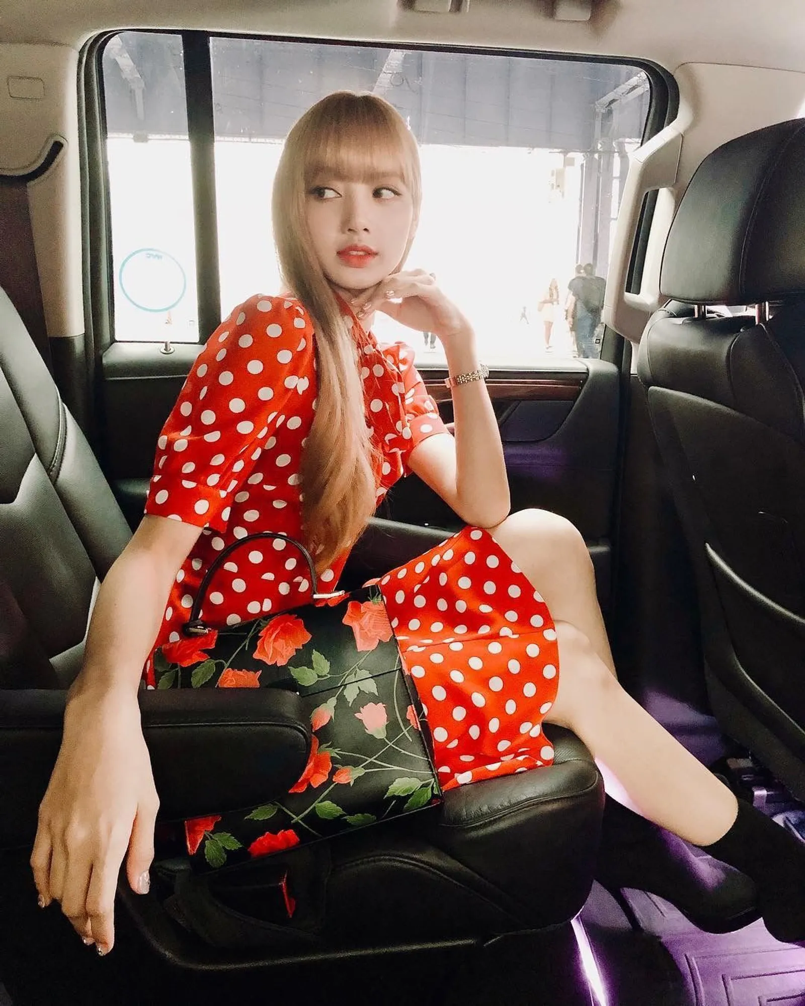 5 Gaya OOTD Lisa BLACKPINK yang Bisa Kamu Contek!