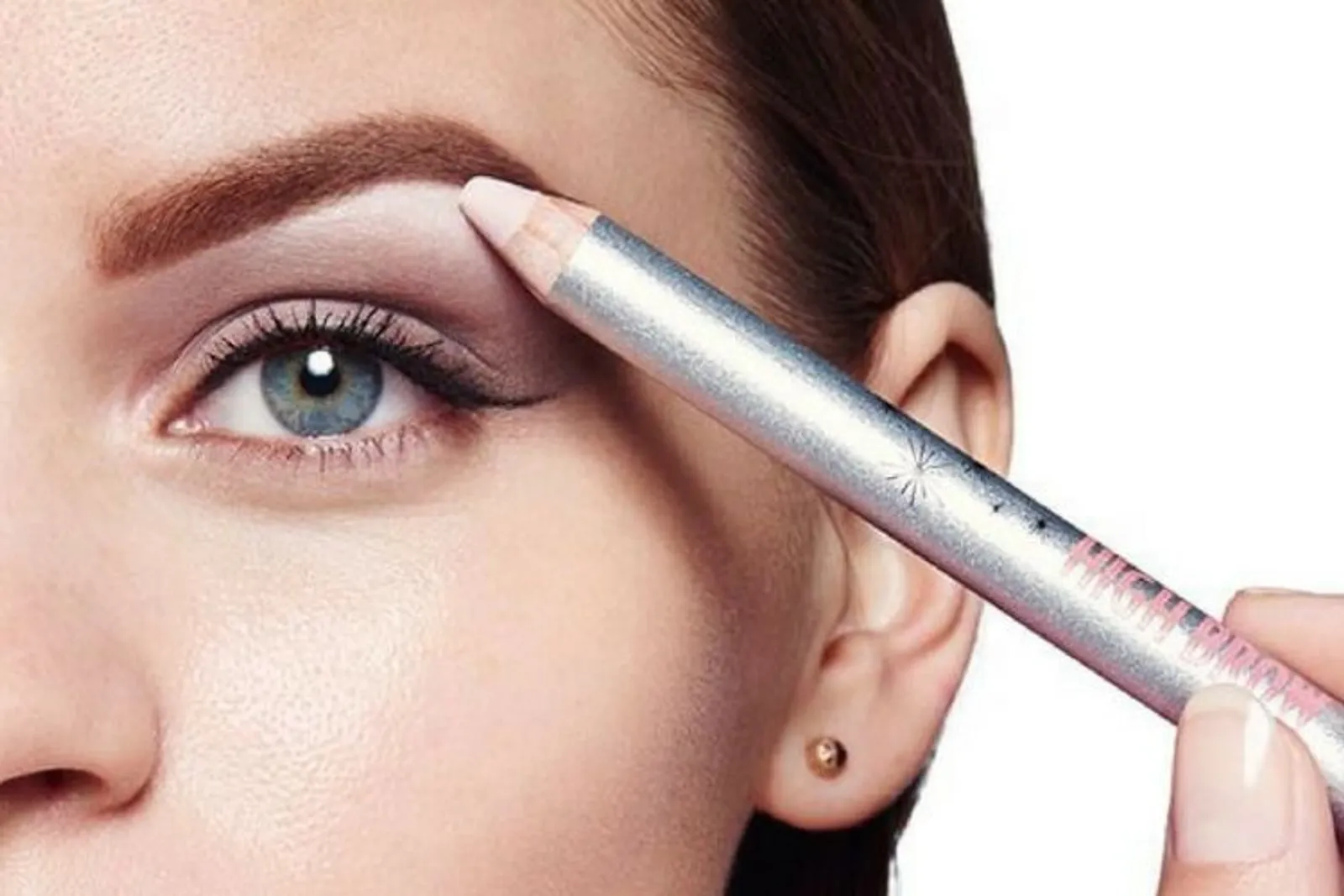 5 Tips Makeup untuk Kamu yang Memiliki Droopy Eyes