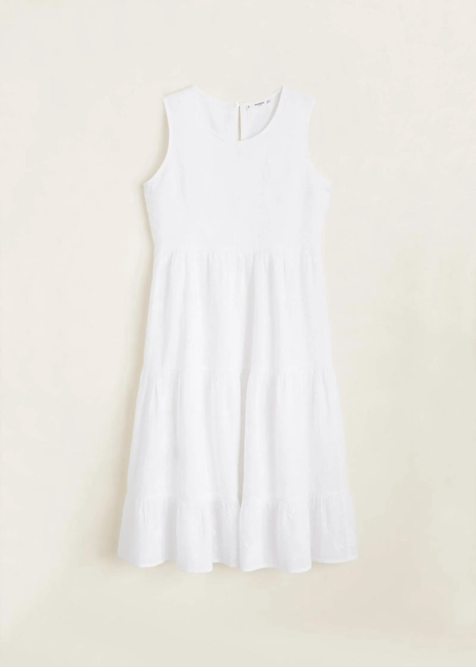 Pilihan Dress Putih Santai untuk Dikenakan Sehari-hari