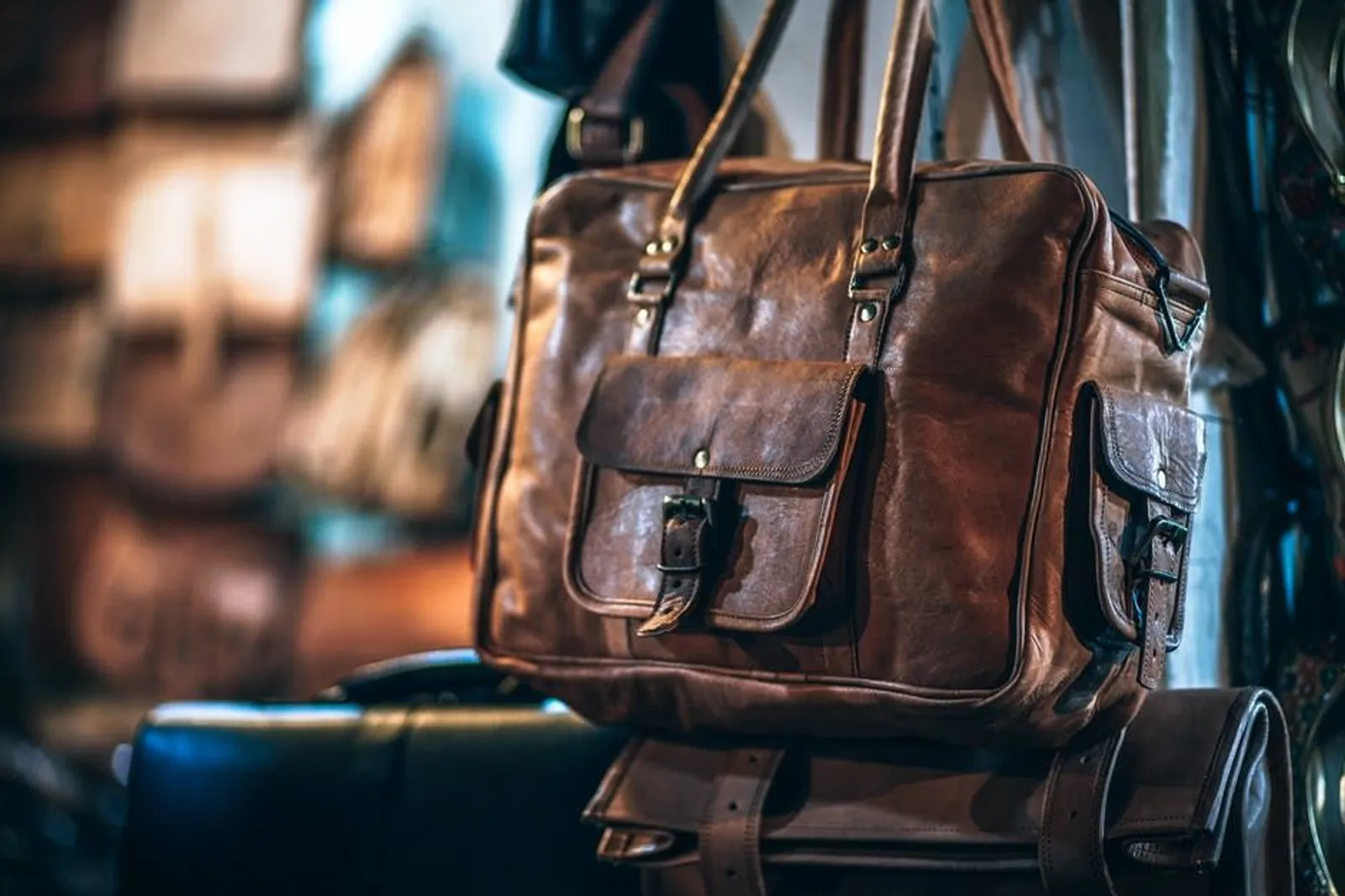 Biar Nggak Ribet, Berikut Tips Packing Buat One Bag Traveller