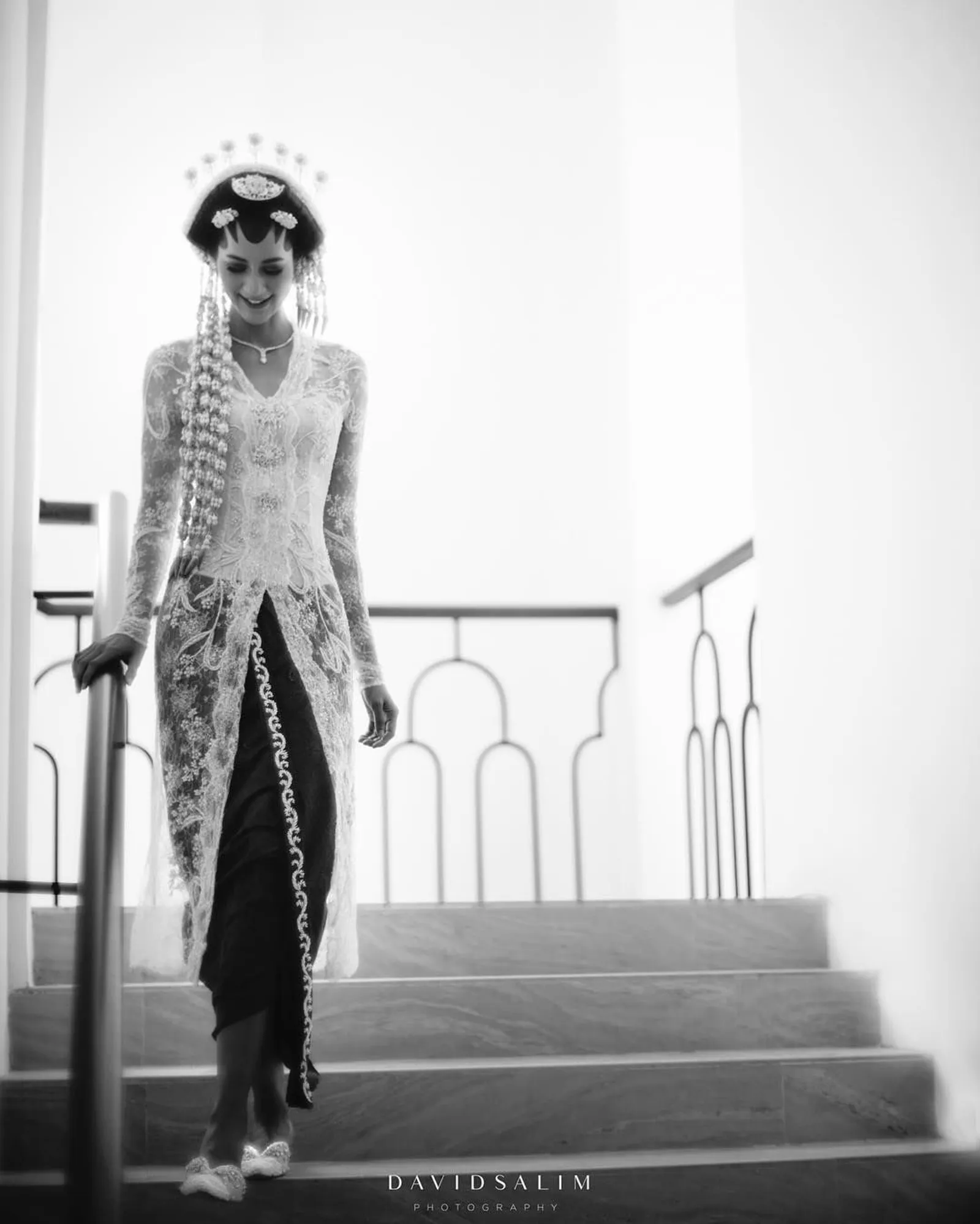 Gaun hingga Kebaya Modern, Intip Tampilan Memukau Paula Verhoeven