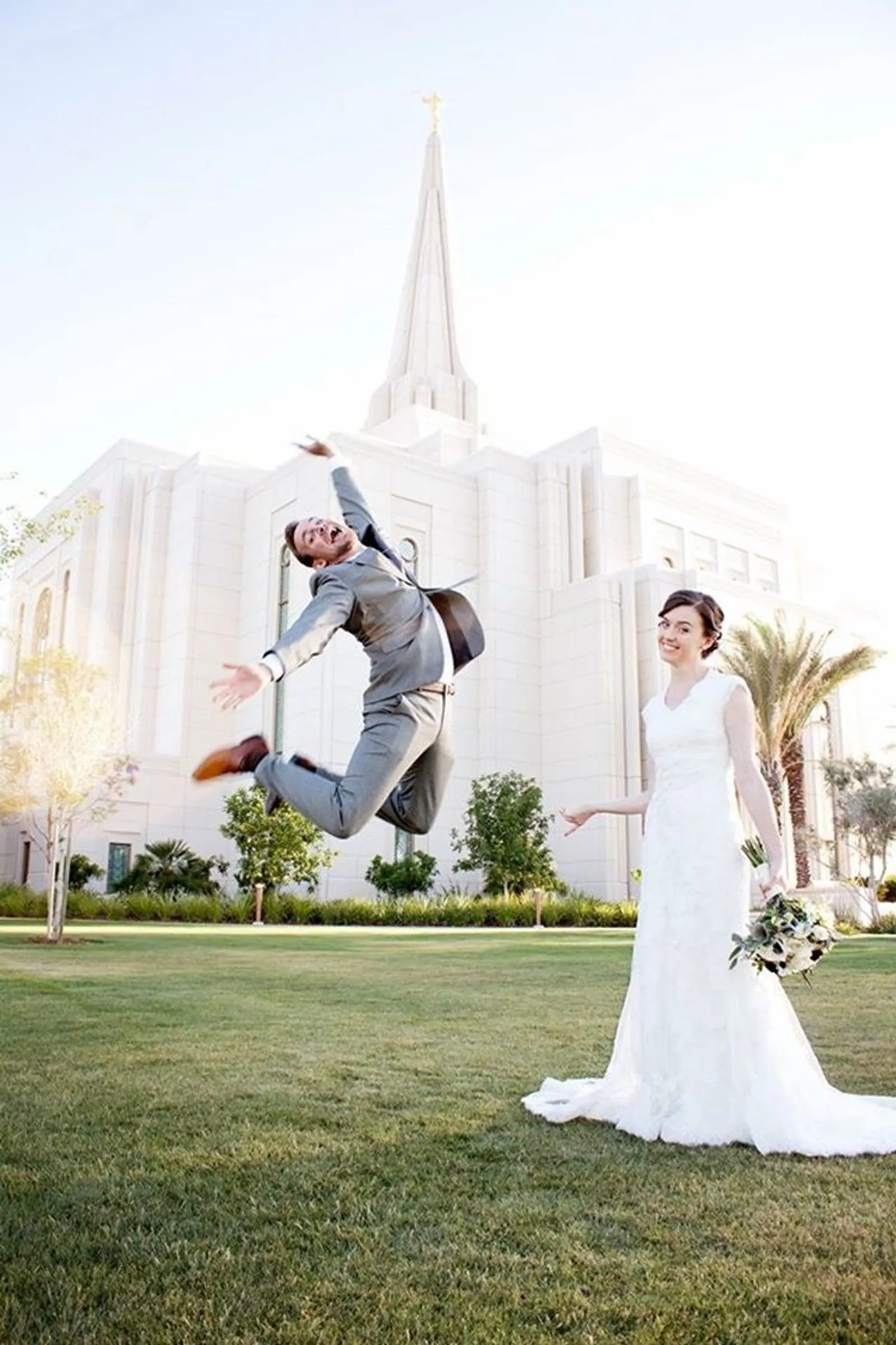Gagal Romantis! 15 Foto Pernikahan Ini Justru Bikin Ketawa