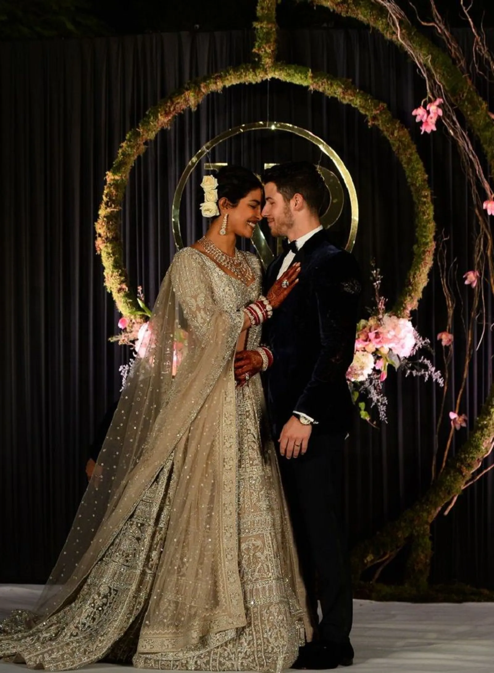 Mengintip Cantiknya Detail Pada 3 Gaun Pernikahan Priyanka Chopra