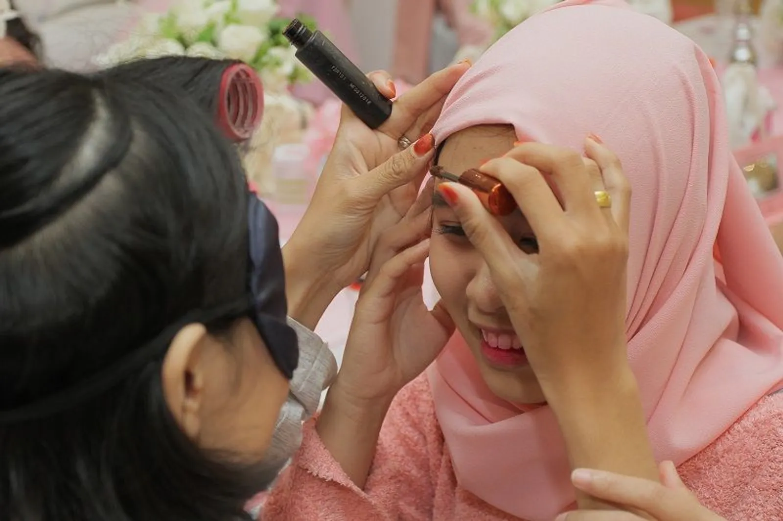 Cara Menghapus Makeup Tebal Biar Nggak Jerawatan
