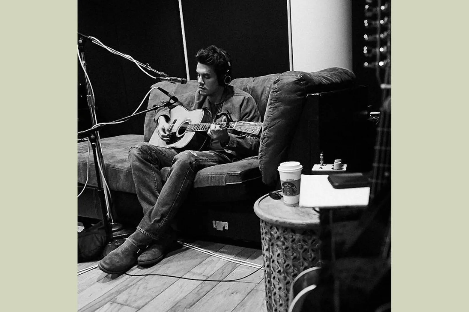 Sebelum Sing Along di Konsernya John Mayer, Hapalin 8 Lagu Ini Yuk
