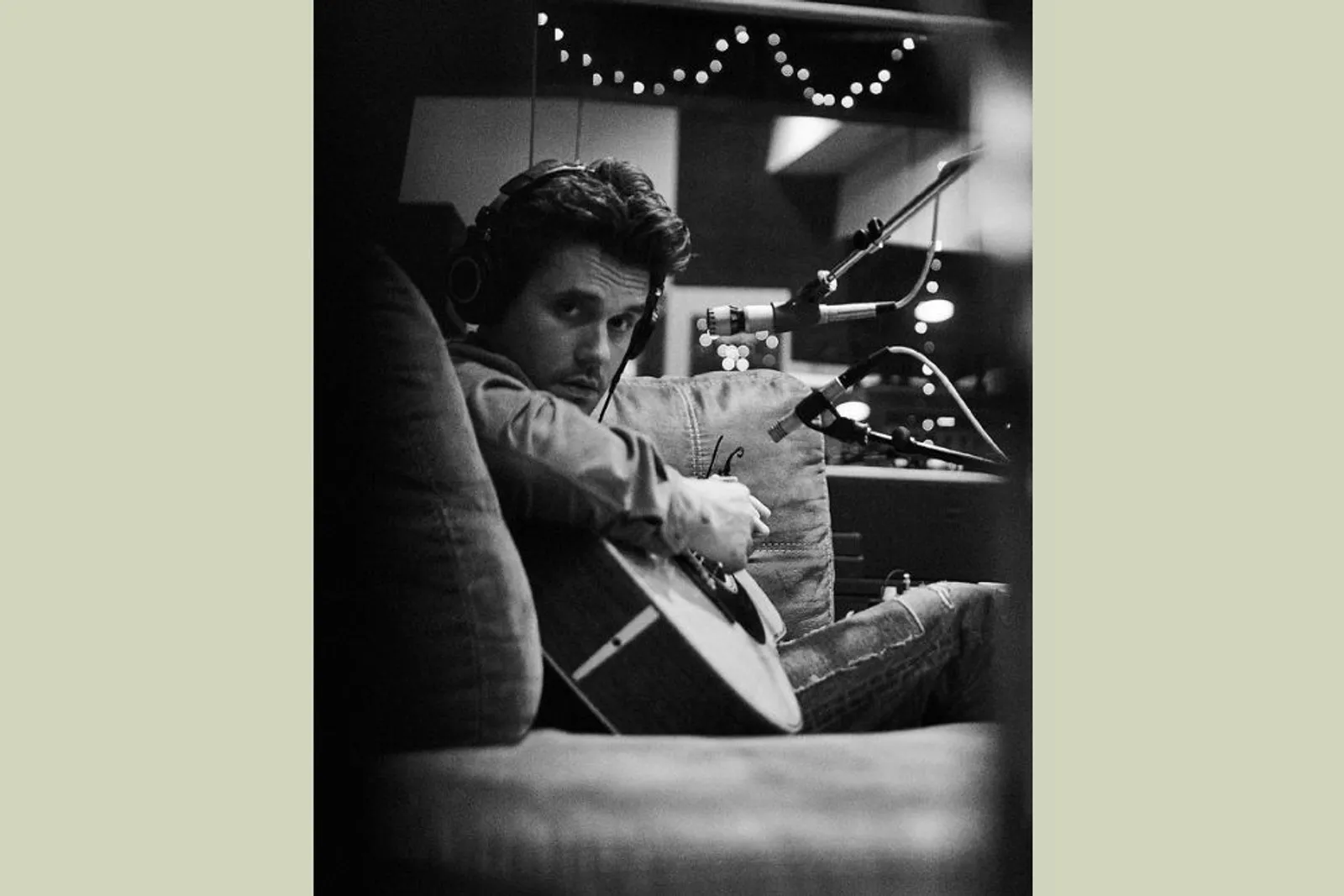 Sebelum Sing Along di Konsernya John Mayer, Hapalin 8 Lagu Ini Yuk