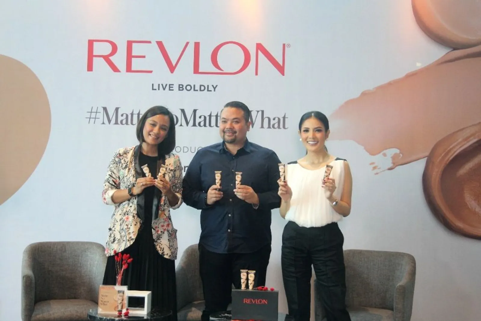 Hadirkan Foundation Terbaru, Revlon Usung Kampanye Live Boldy