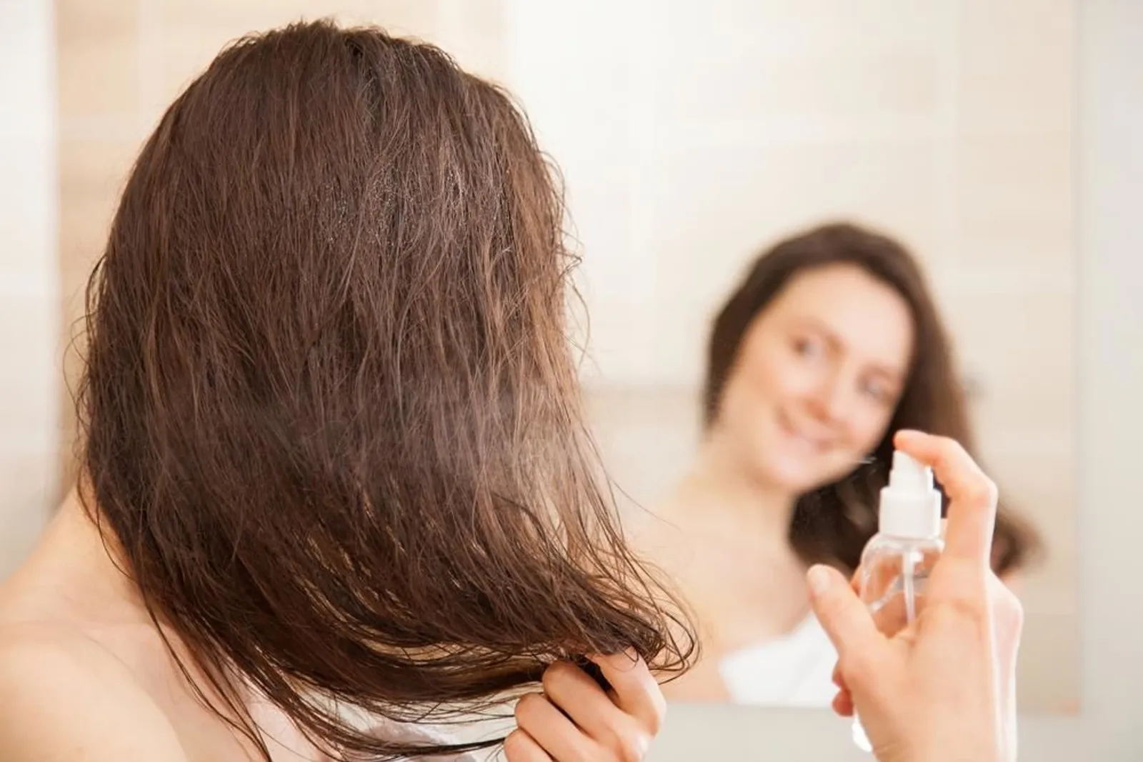 7 Cara Meluruskan Rambut Secara Alami Tanpa Catokan