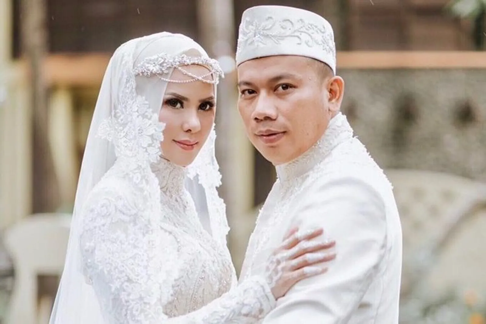 Dua Kali Kepergok dengan Laki-Laki, Begini Kisah Cinta Angel Lelga