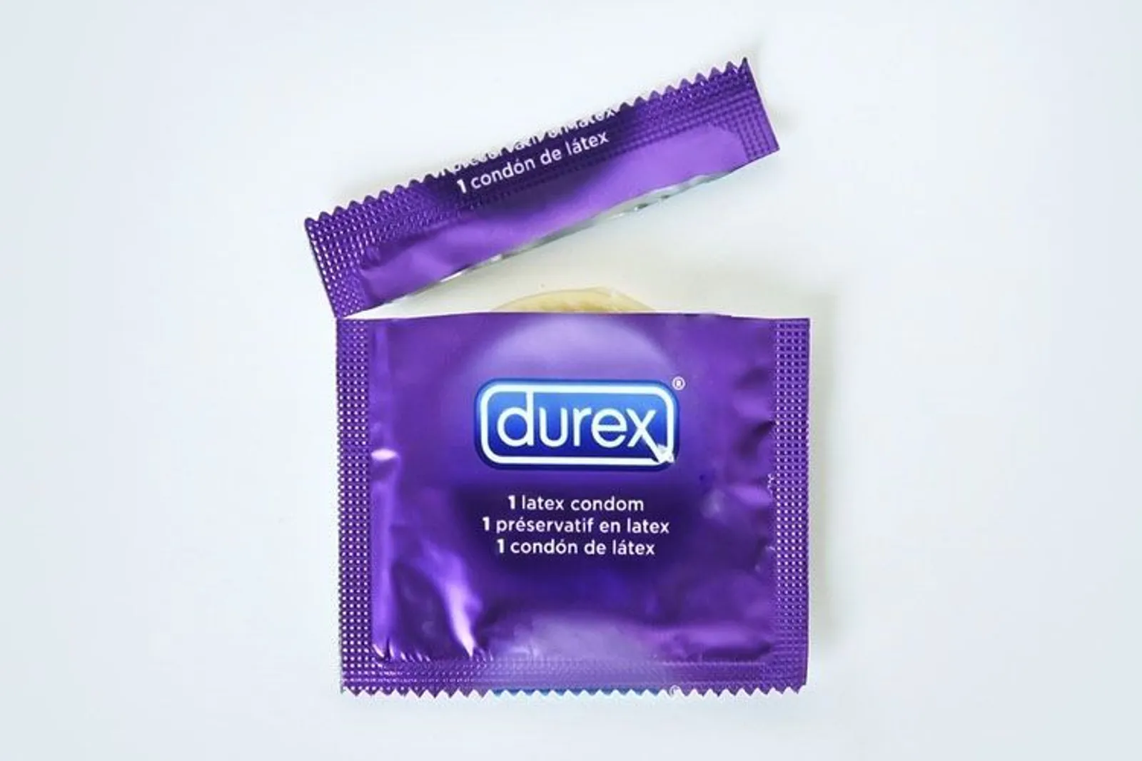 Lucu Hingga Vulgar, Bisa Temukan Makna 10 Iklan Kondom yang Unik Ini?