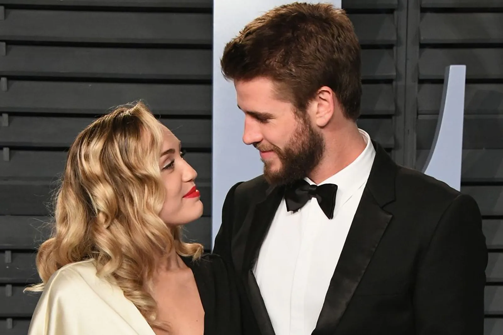 2 Tahun Tunangan, Liam Hemsworth dan Miley Cyrus Menikah?