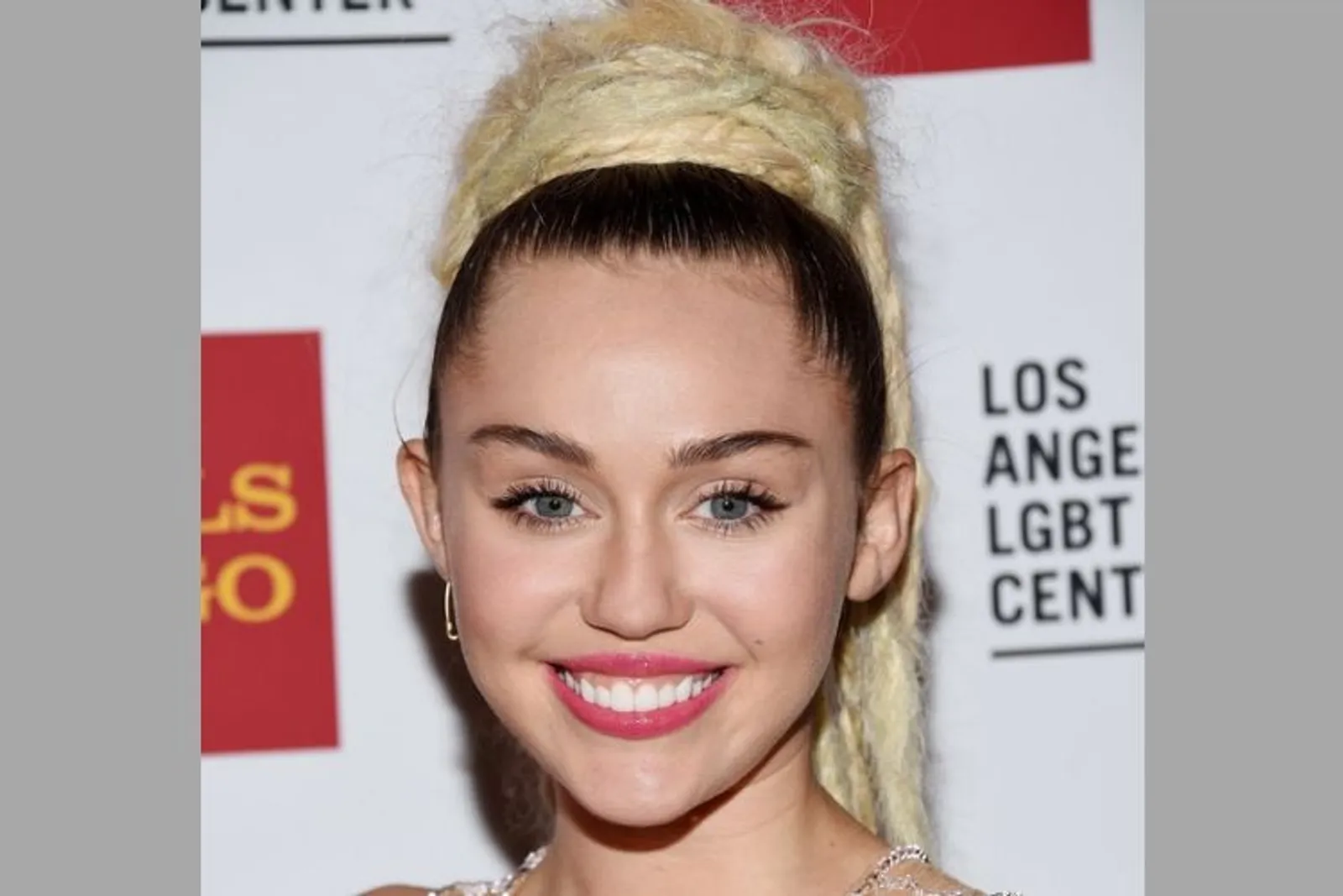 Mulai dari Gadis Polos hingga Jadi Liar, Ini Transformasi Miley Cyrus