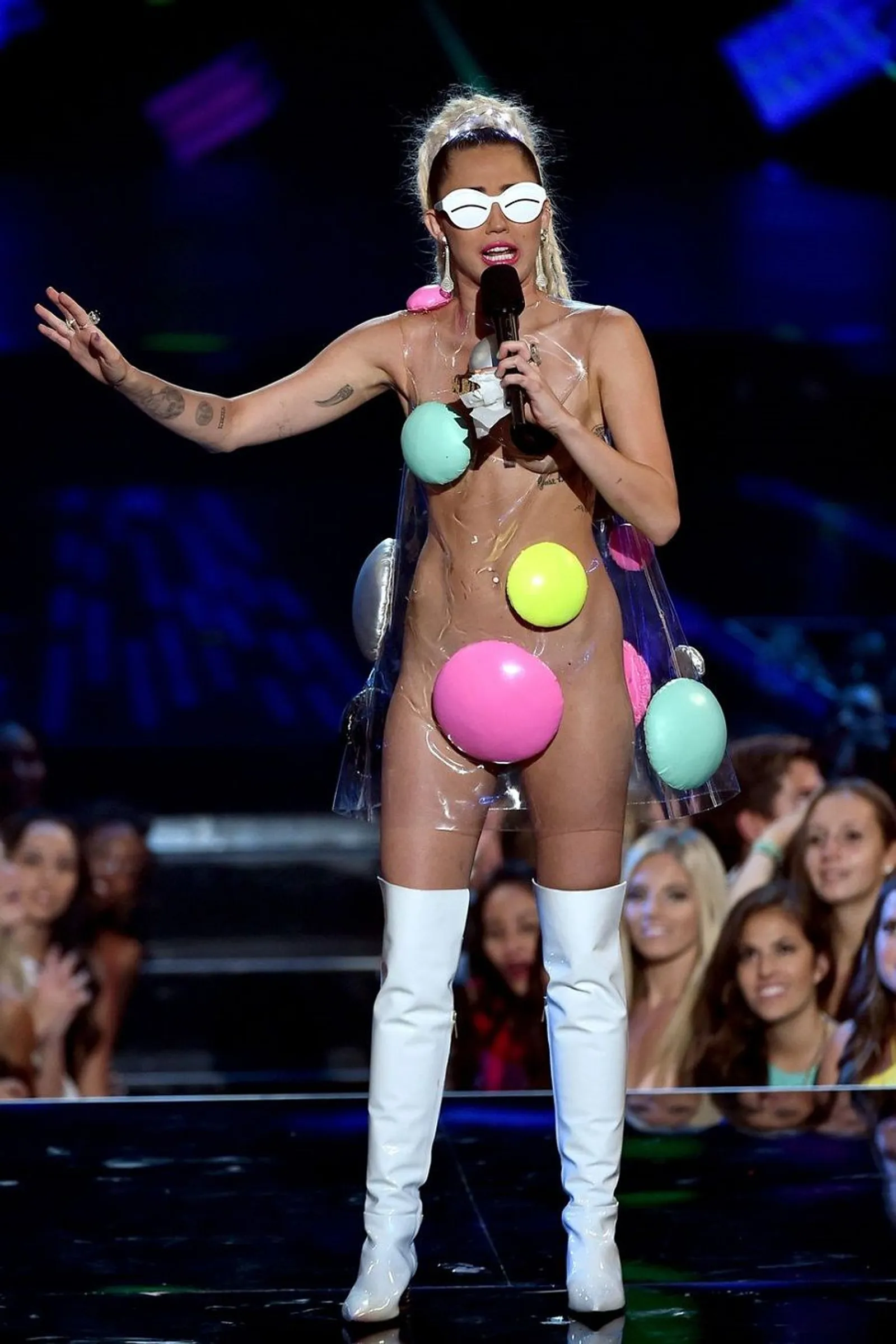 Inilah Transformasi Miley Cyrus dari Lugu Sampai Bikin Geleng Kepala