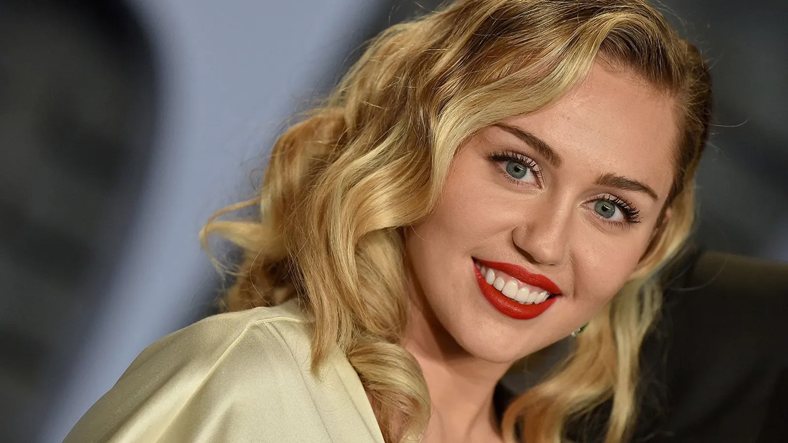 Lagu Terbaru Miley Cyrus Terinspirasi dari Kebakaran Hutan California?