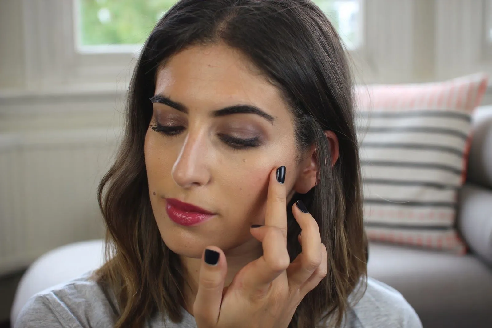 Mudah! 5 Cara Makeup Super Cepat untuk Wajah Terlihat Merona
