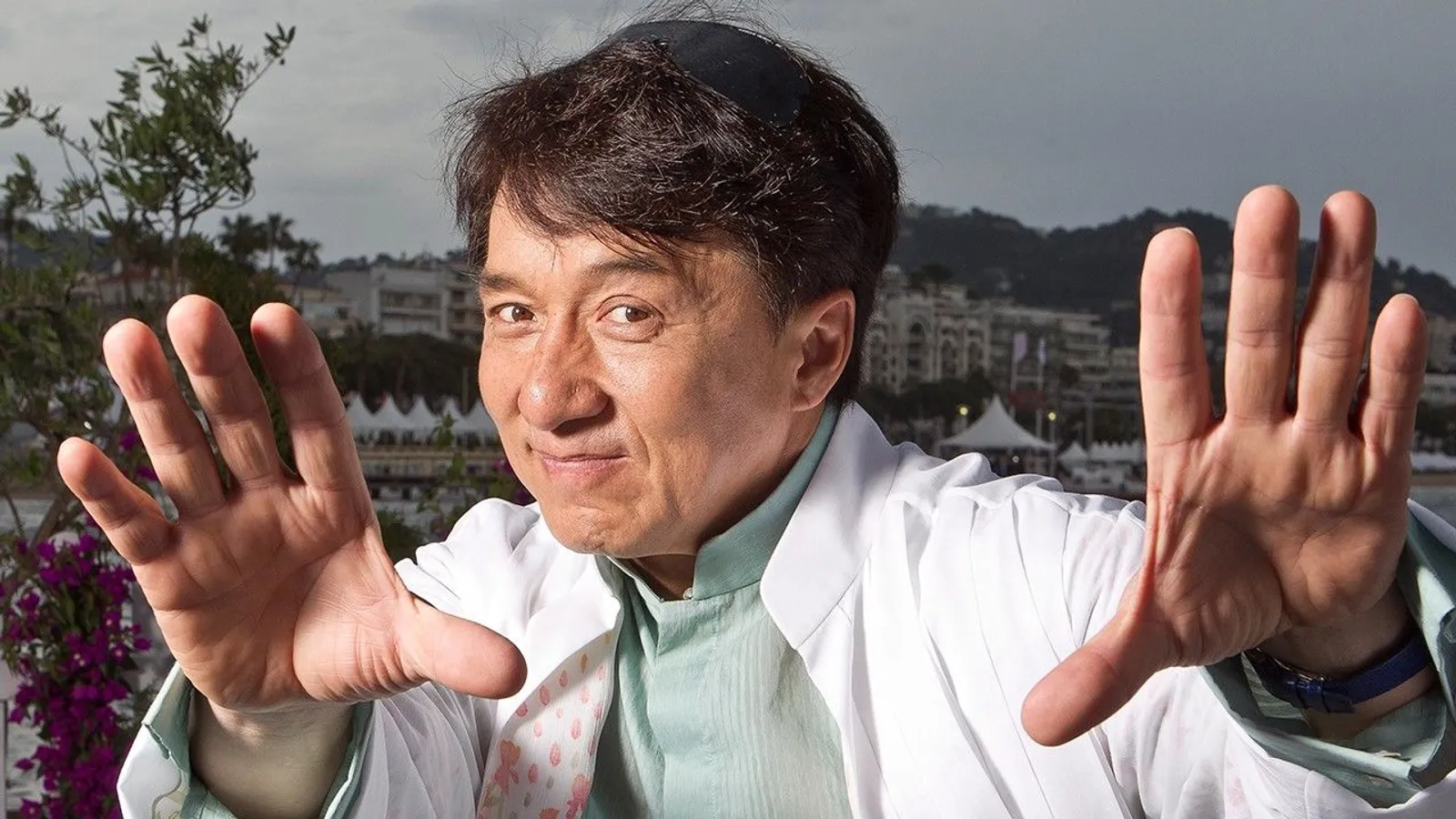 Pernah Ditembak, hingga 10 Fakta Kehidupan Liar Aktor Jackie Chan