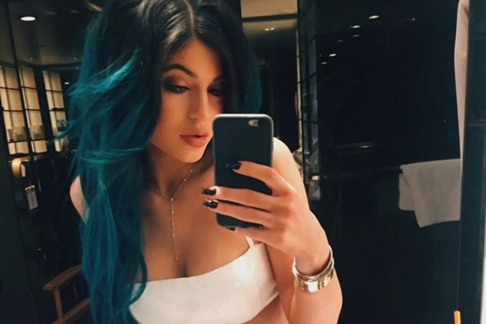 9 Warna Rambut Kylie Jenner yang Jadi Favorit Popbela