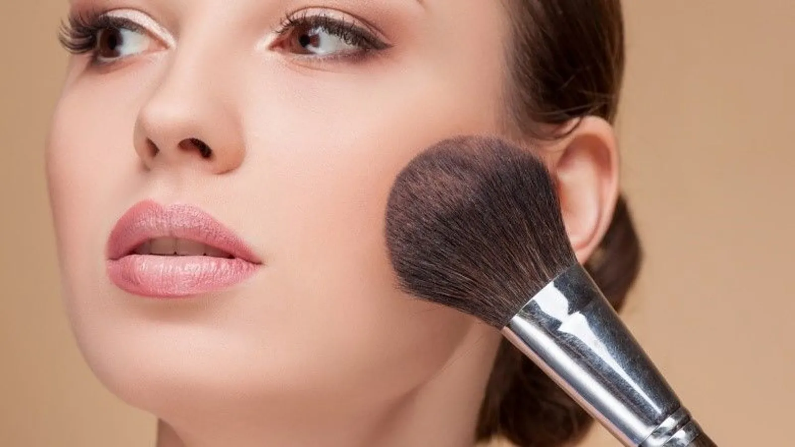 Untuk Kamu yang Pemula, 5 Alat Makeup Ini Wajib Kamu Miliki!
