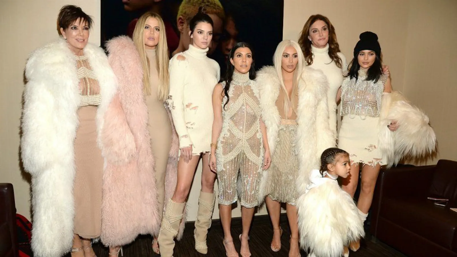 Transformasi Gaya Berpakaian Kardashian - Jenner  dari Tahun ke Tahun