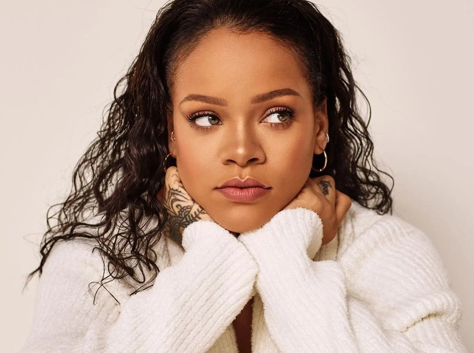 Gara-Gara Nama Fenty, Rihanna Gugat Ayahnya Sendiri