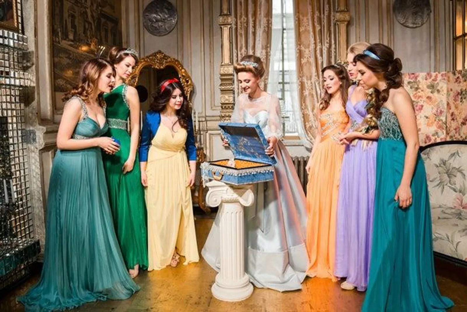 7 Foto Pernikahan yang Terinspirasi dari Disney, Gemas Maksimal!