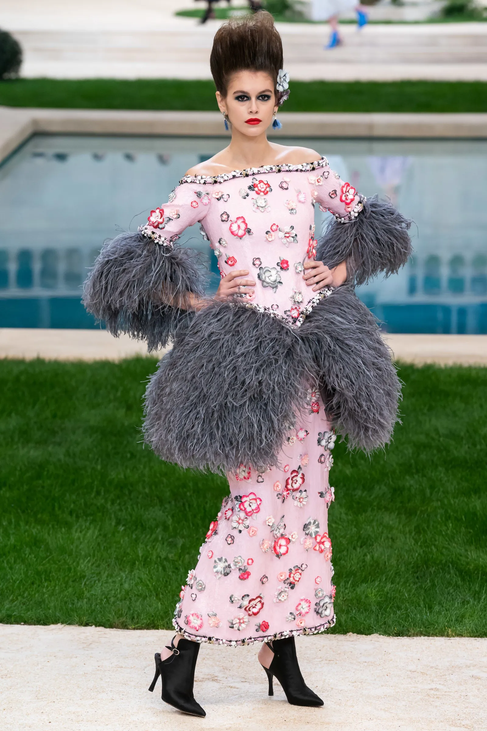 Chanel Pamerkan Busana Mewah A la Abad 18 Pada Koleksi Haute Couture 