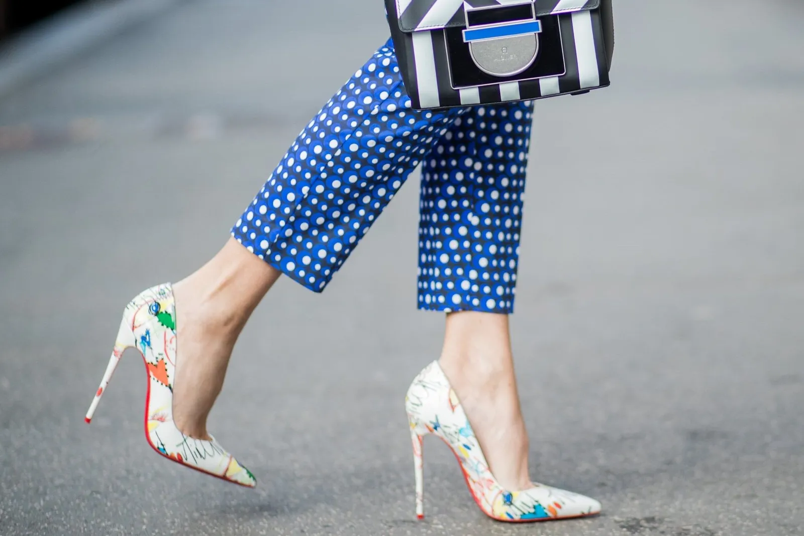 Bikin Look Kamu Lebih Seru dengan High Heels Motif  Pilihan Popbela