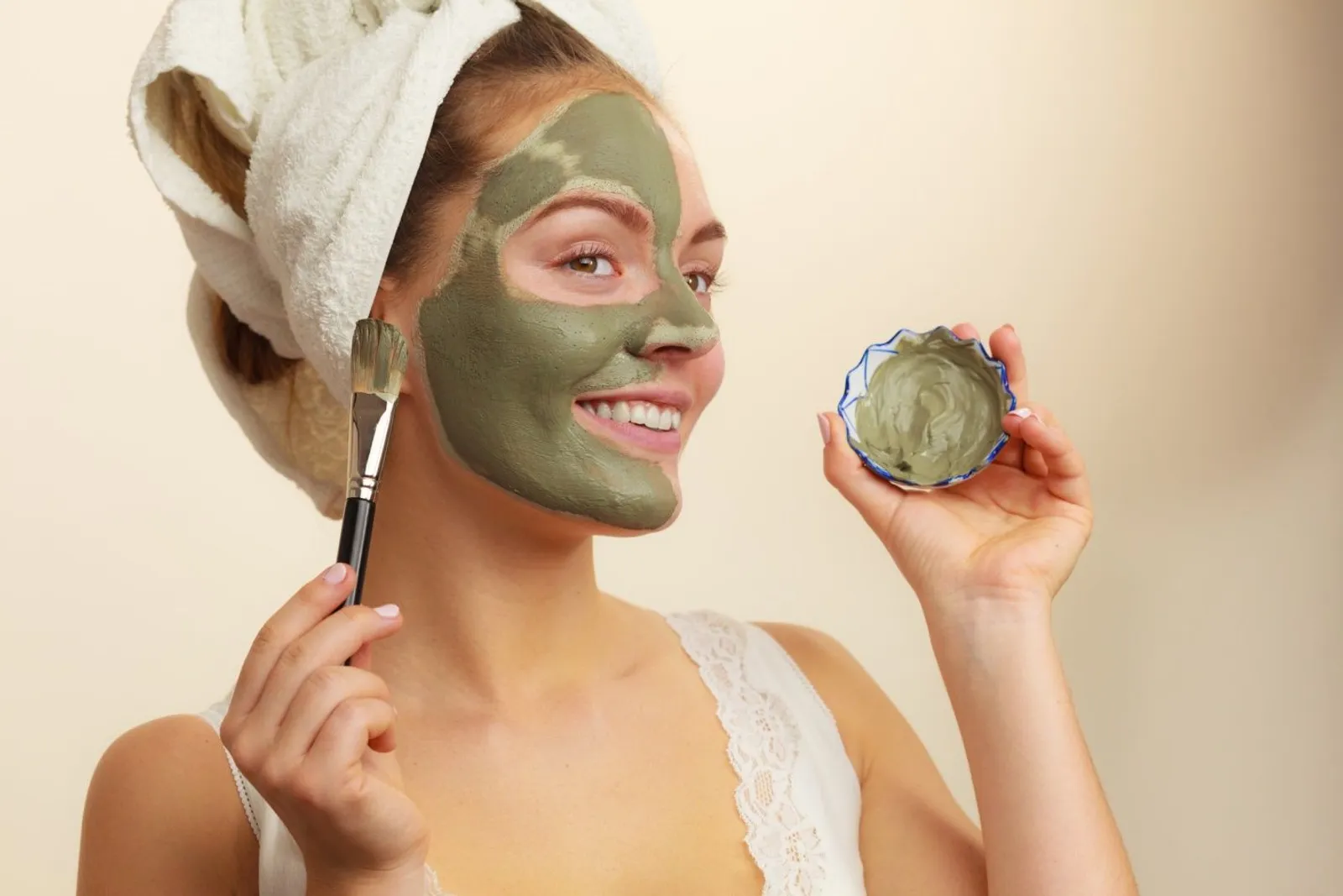 Ini Tips Wajah Sehat a la Tyna Kanna Mirdad Meski Sering Makeup