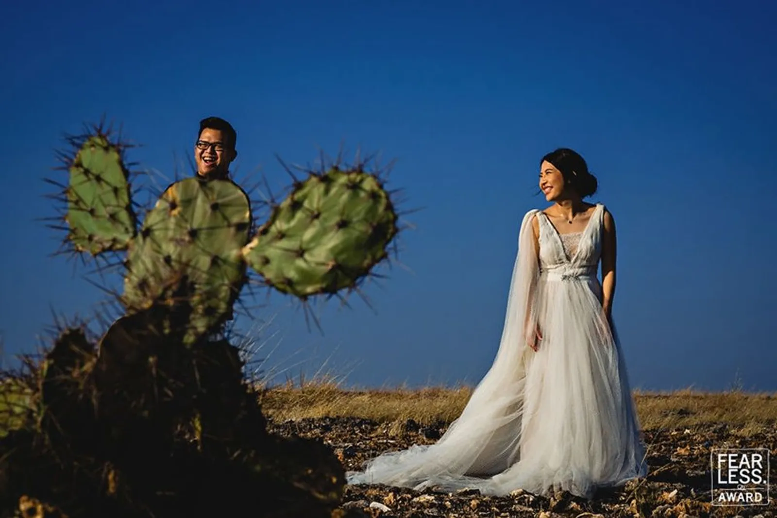 13 Foto Pernikahan Lucu Karya Fotografer Terbaik, Siap-Siap Tertawa!