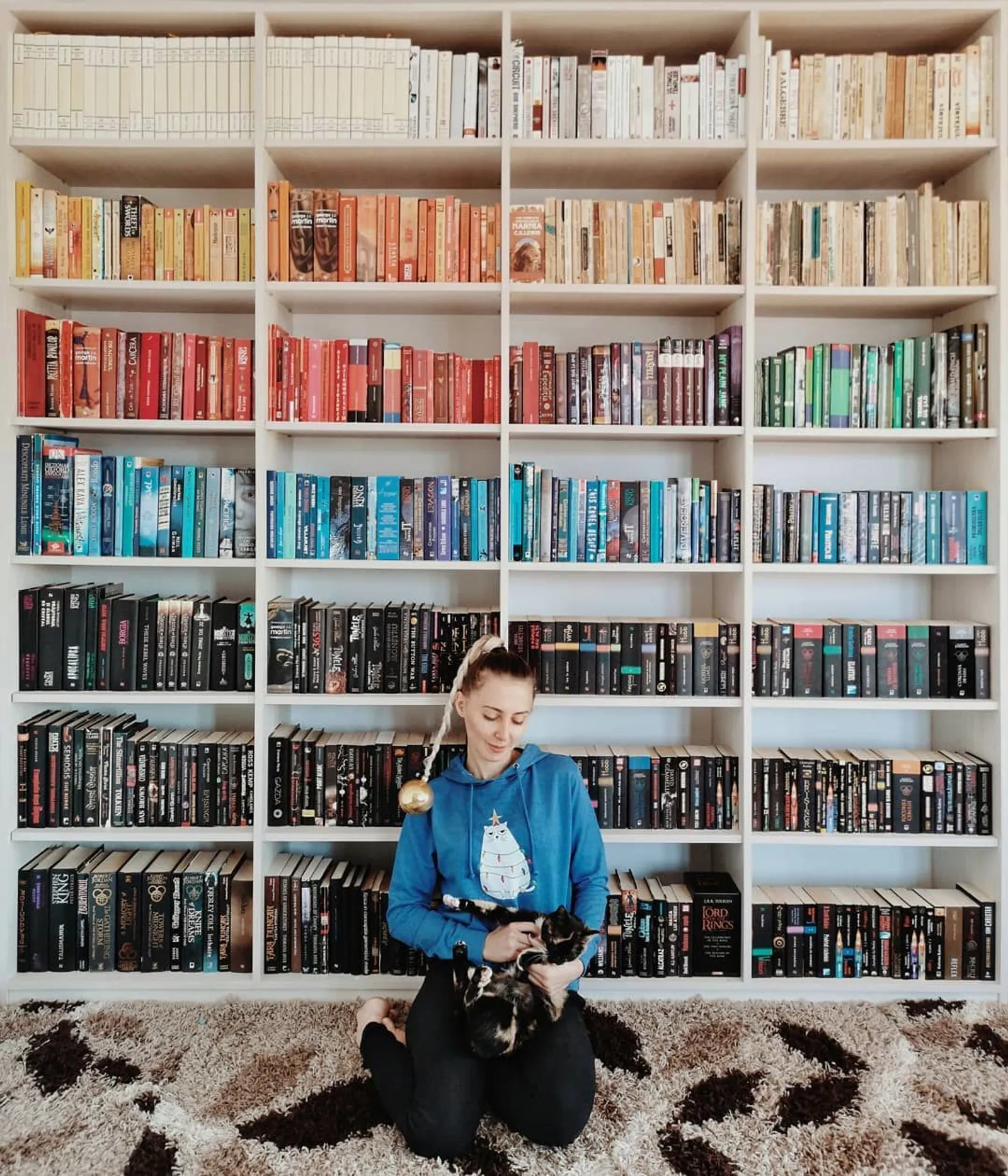 Bermodalkan Buku, Perempuan Ini Buat Foto yang Instagramable Banget