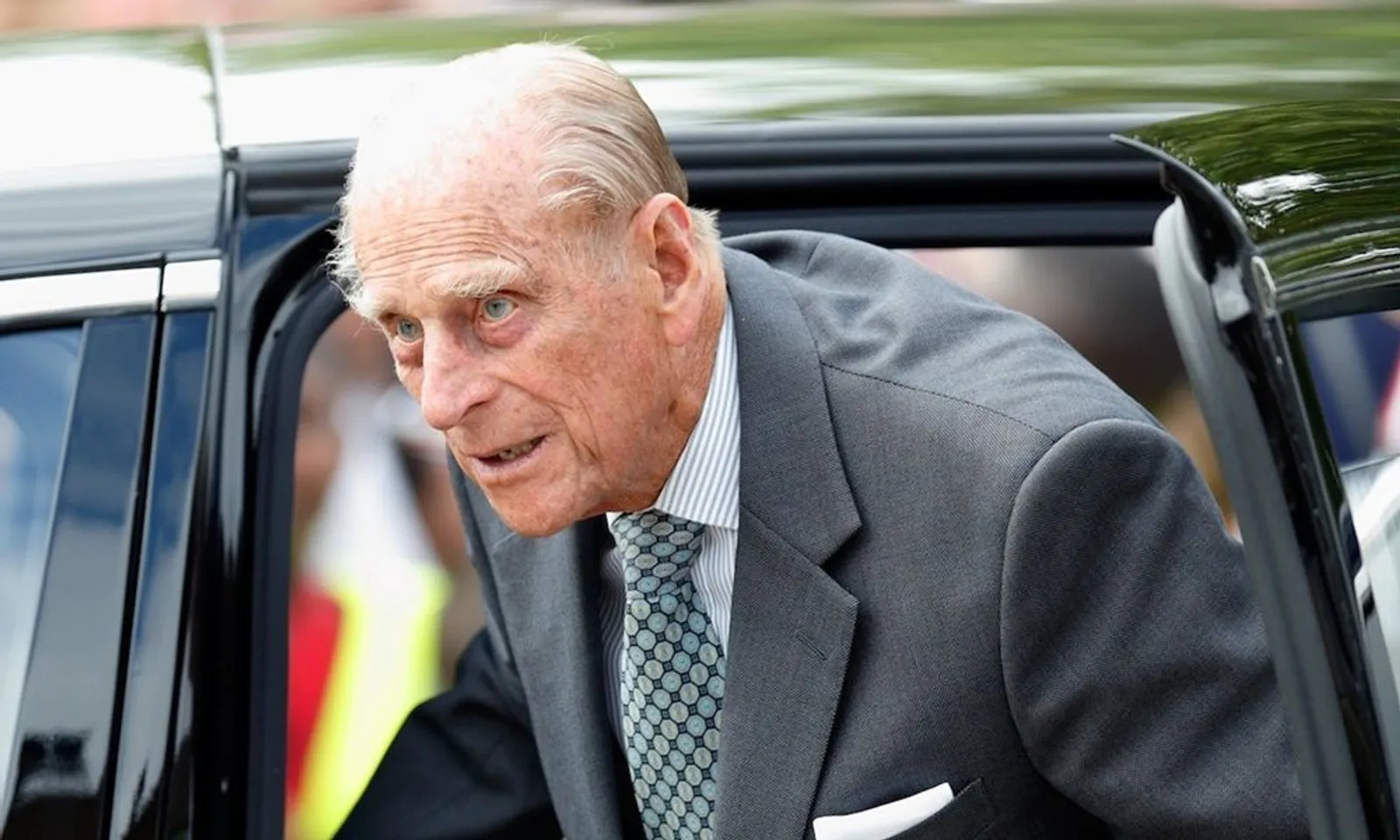 Masih Nyetir Usia 97 Tahun, Pangeran Philip Langgar Aturan Lalu Lintas