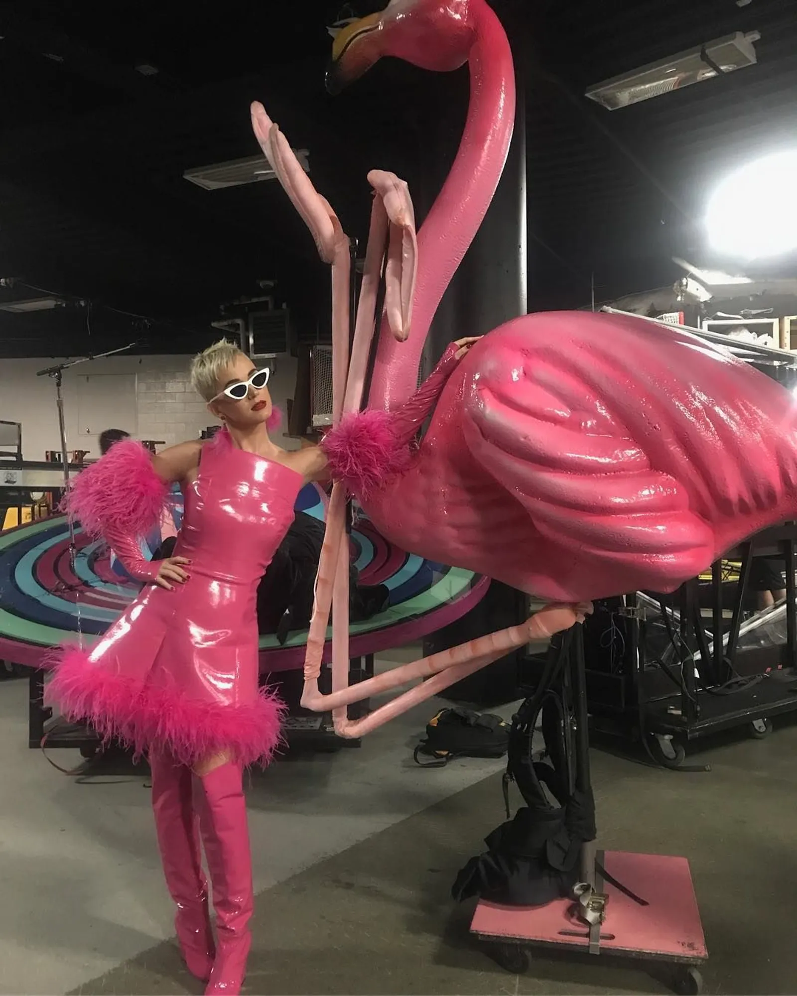 Gaun Pinata Hingga Futuristik, Ini Dia 7 Busana Fantastis Katy Perry