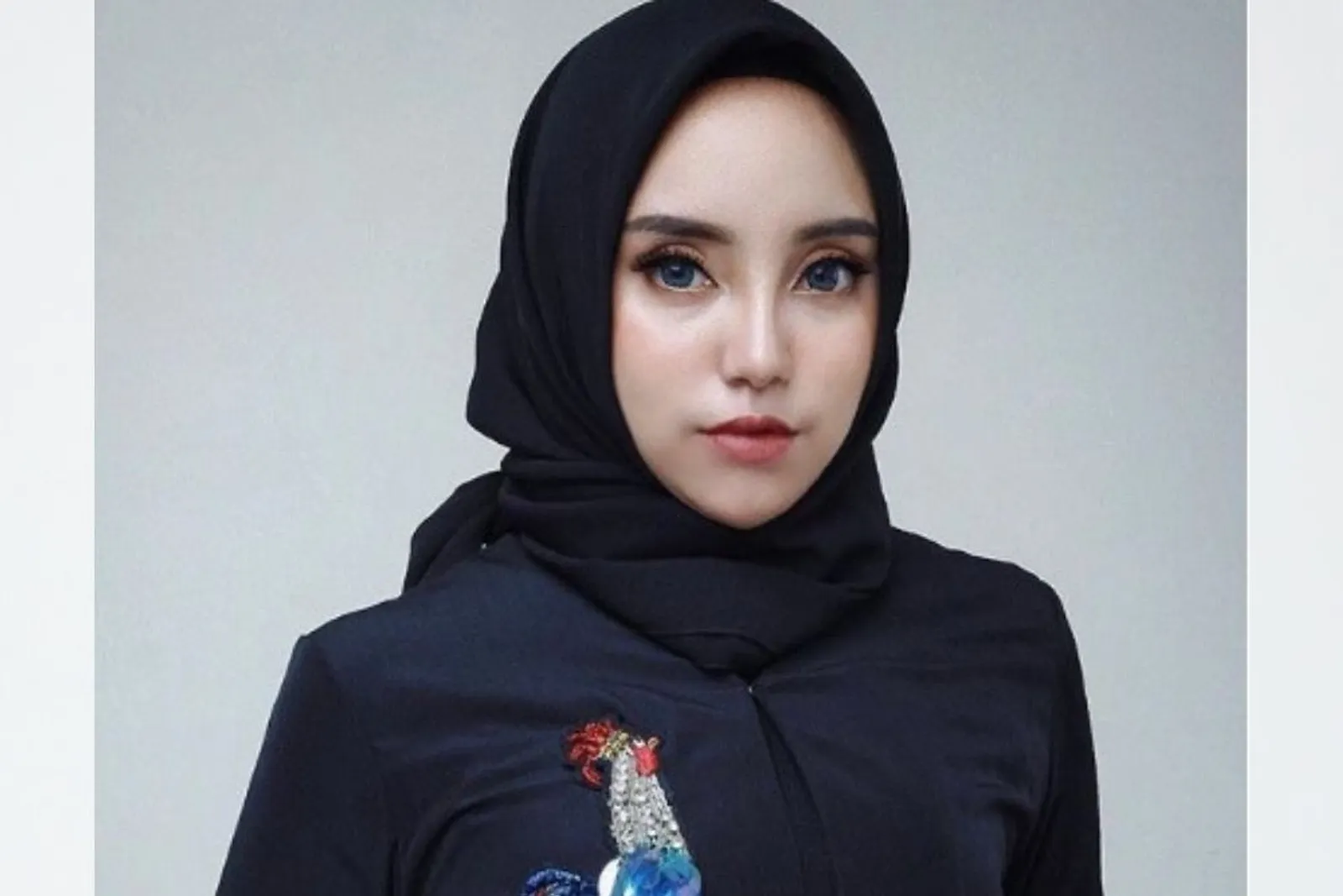 Tak Kuat Hadapi Nyinyiran Netizen, Salmafina Sunan Lepas Hijab?