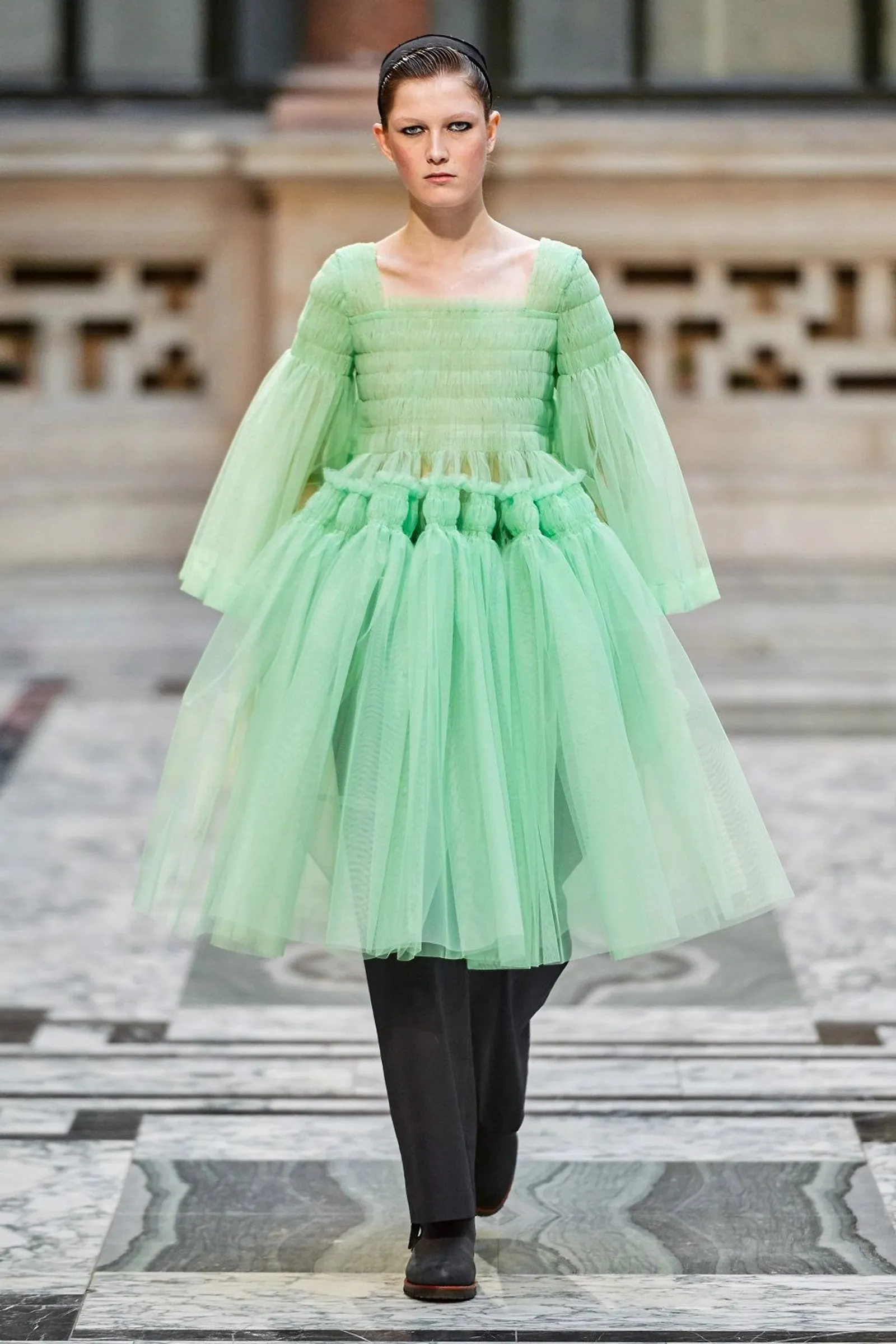 Terinspirasi dari Novel asal Inggris, Ini Koleksi Molly Goddard di LFW