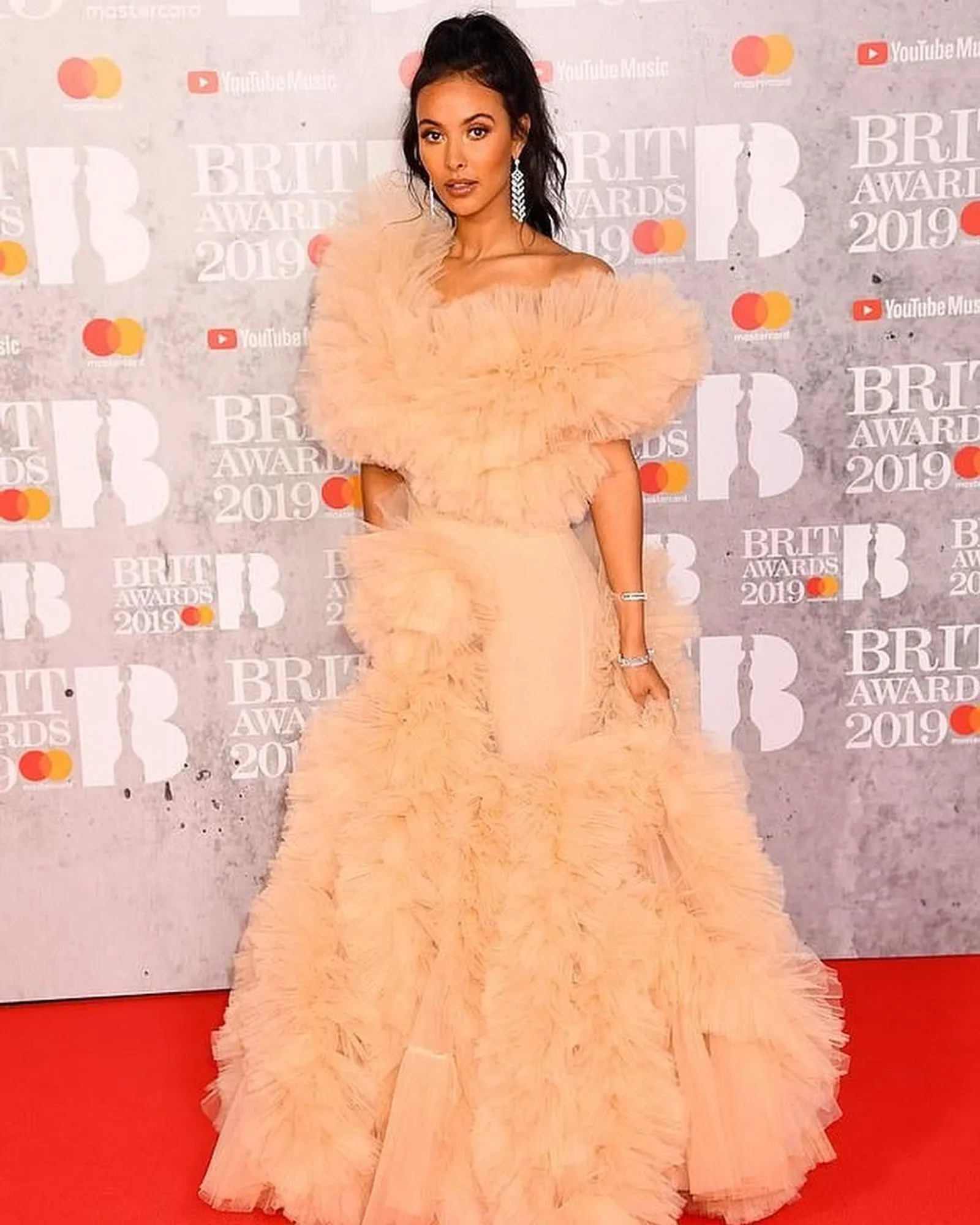 7 Gaun Paling Sexy Chic di Karpet Merah Brit Awards 2019