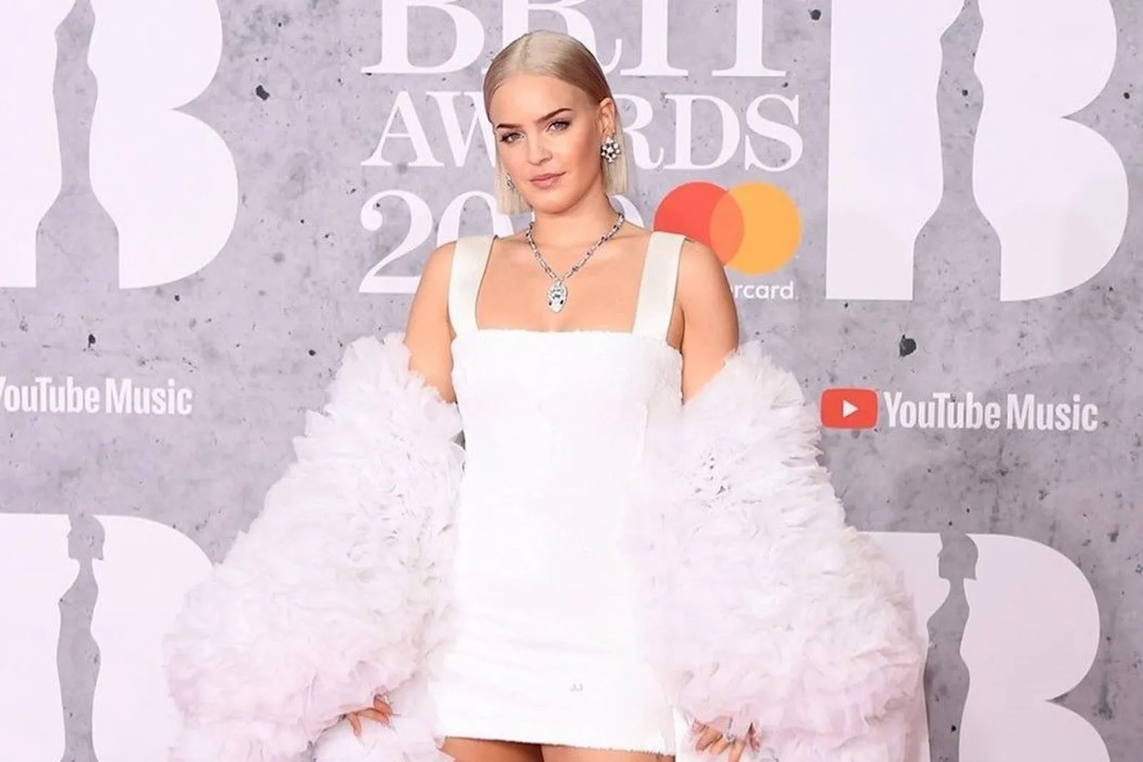 7 Gaun Paling Sexy Chic di Karpet Merah Brit Awards 2019