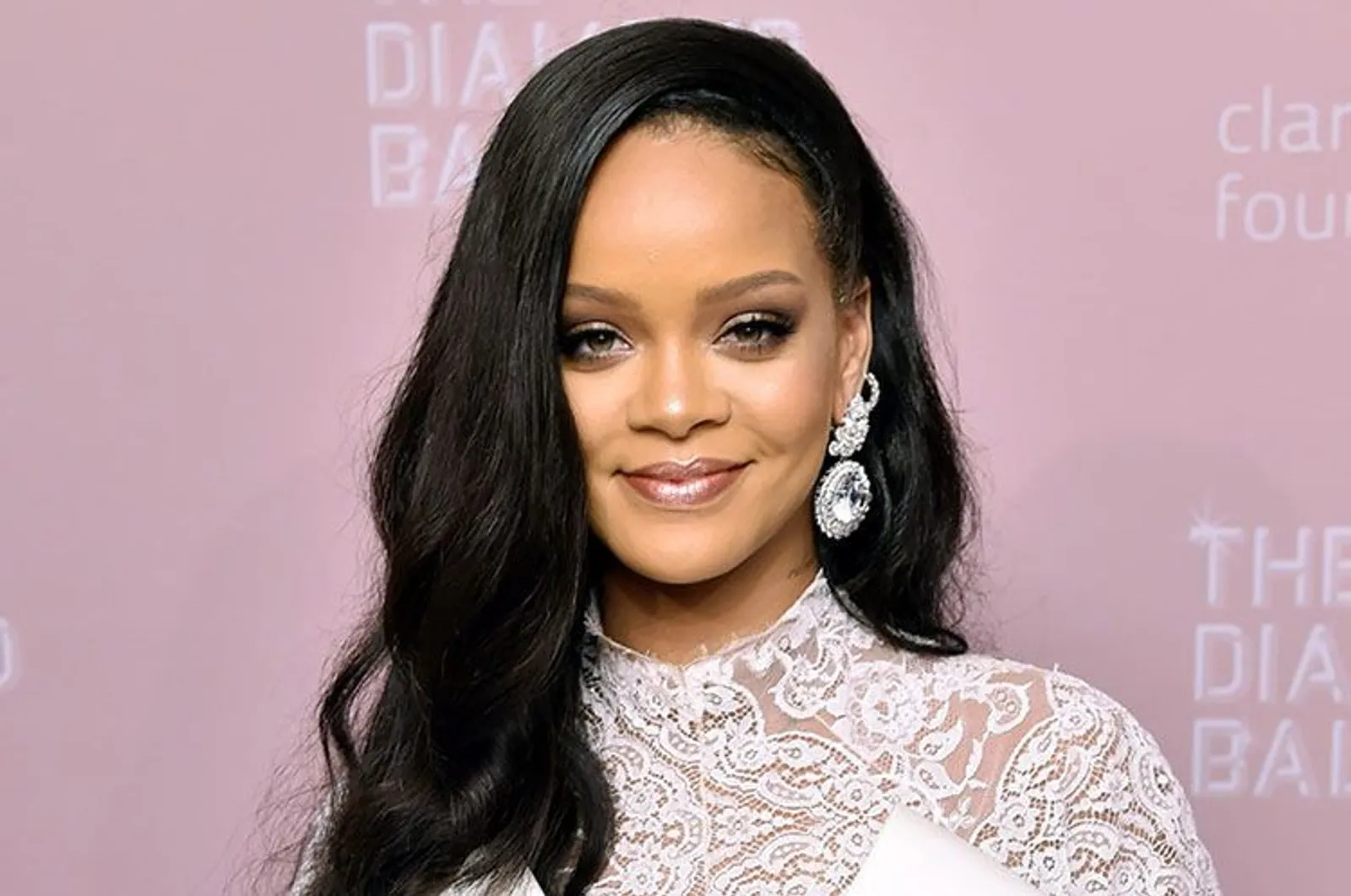 7 Quotes dari Rihanna tentang Pentingnya Mencintai Diri Sendiri